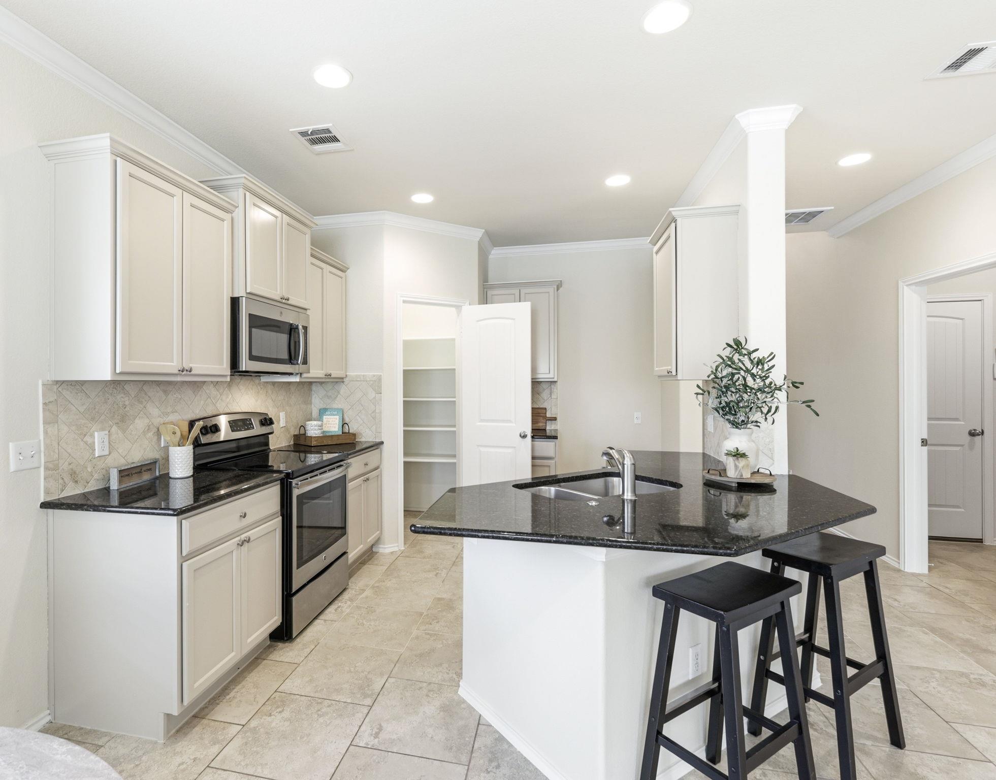 104 Golden Eagle Ln, Leander, TX 78641