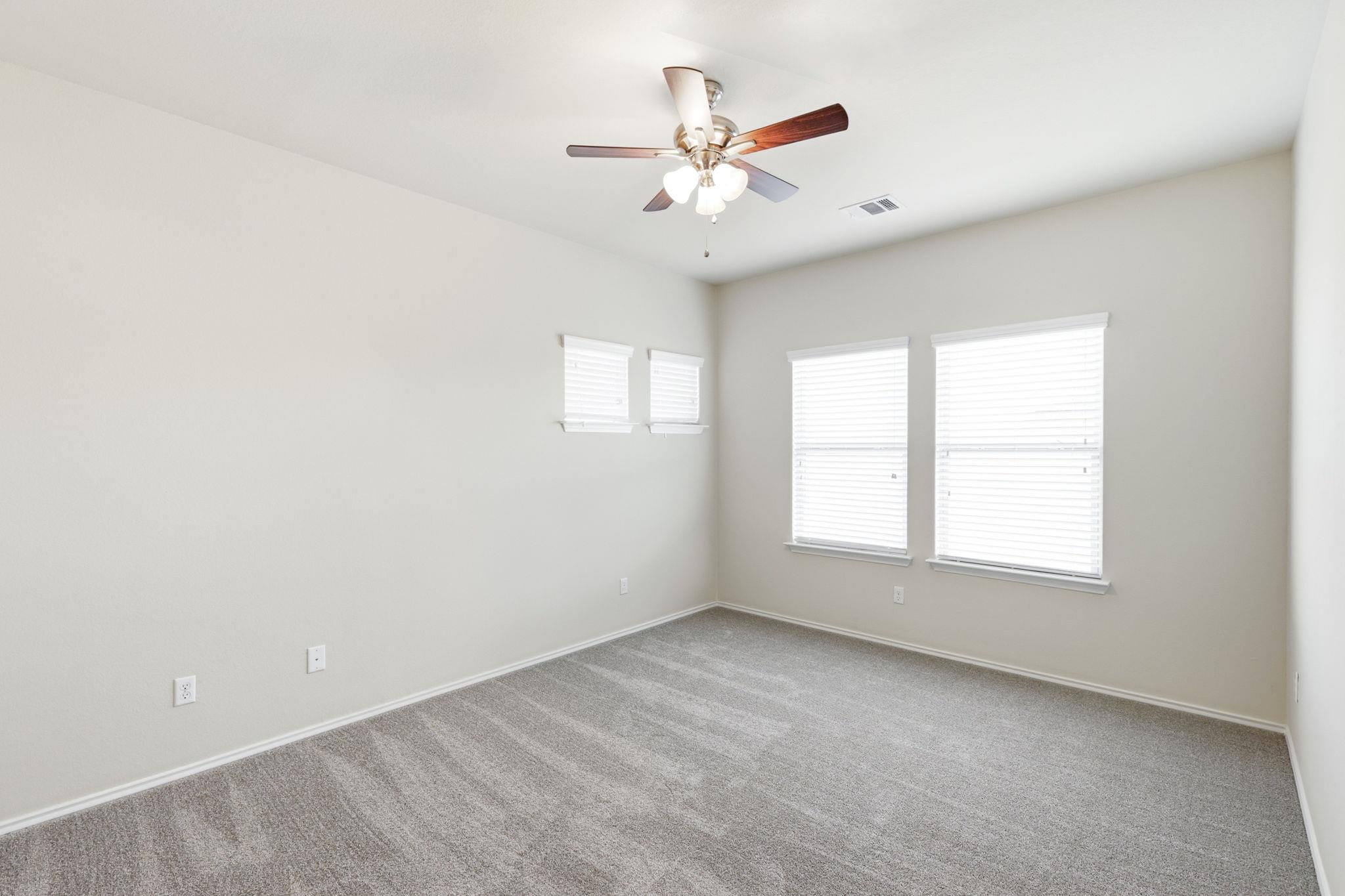 104 Golden Eagle Ln, Leander, TX 78641