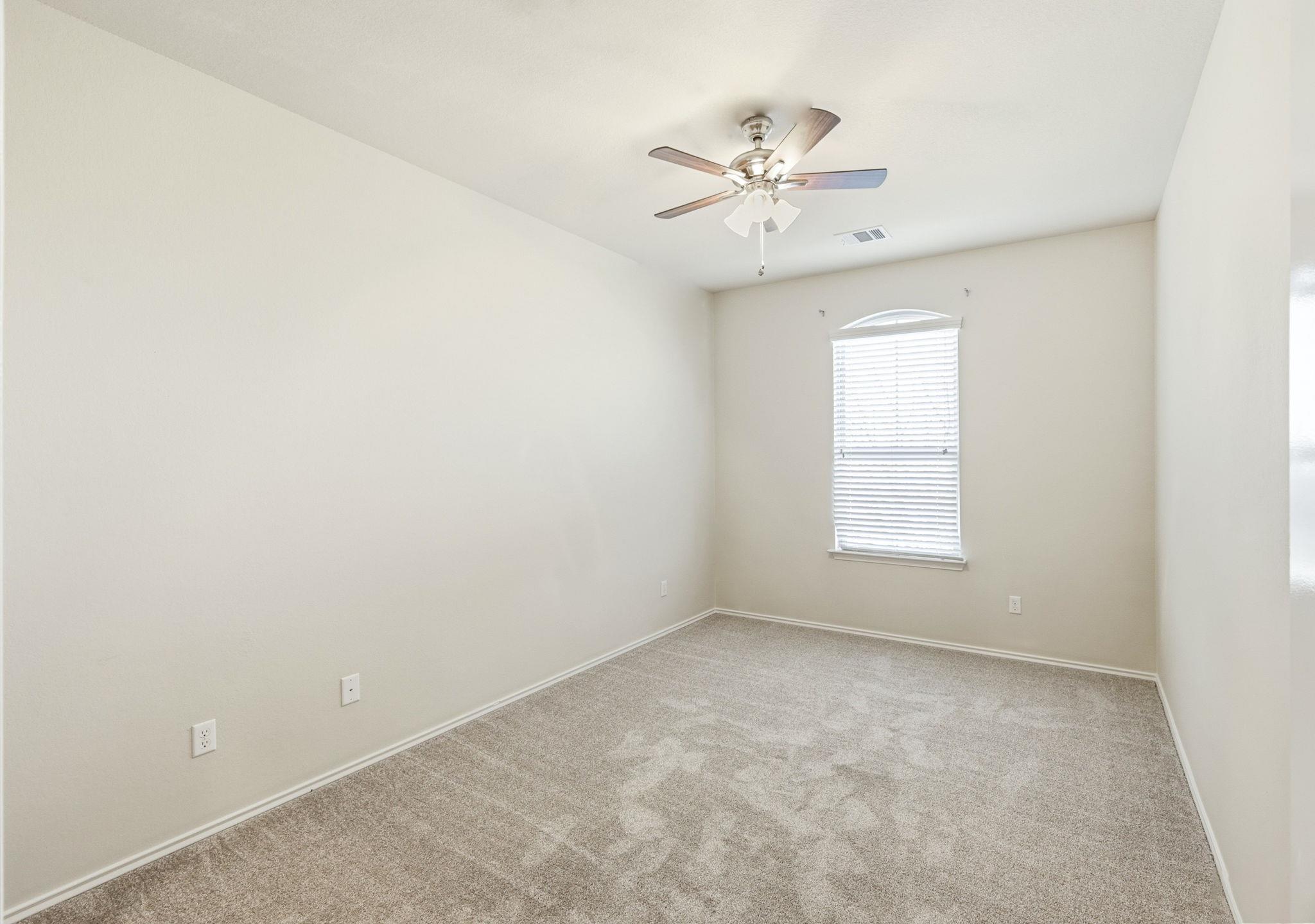 104 Golden Eagle Ln, Leander, TX 78641