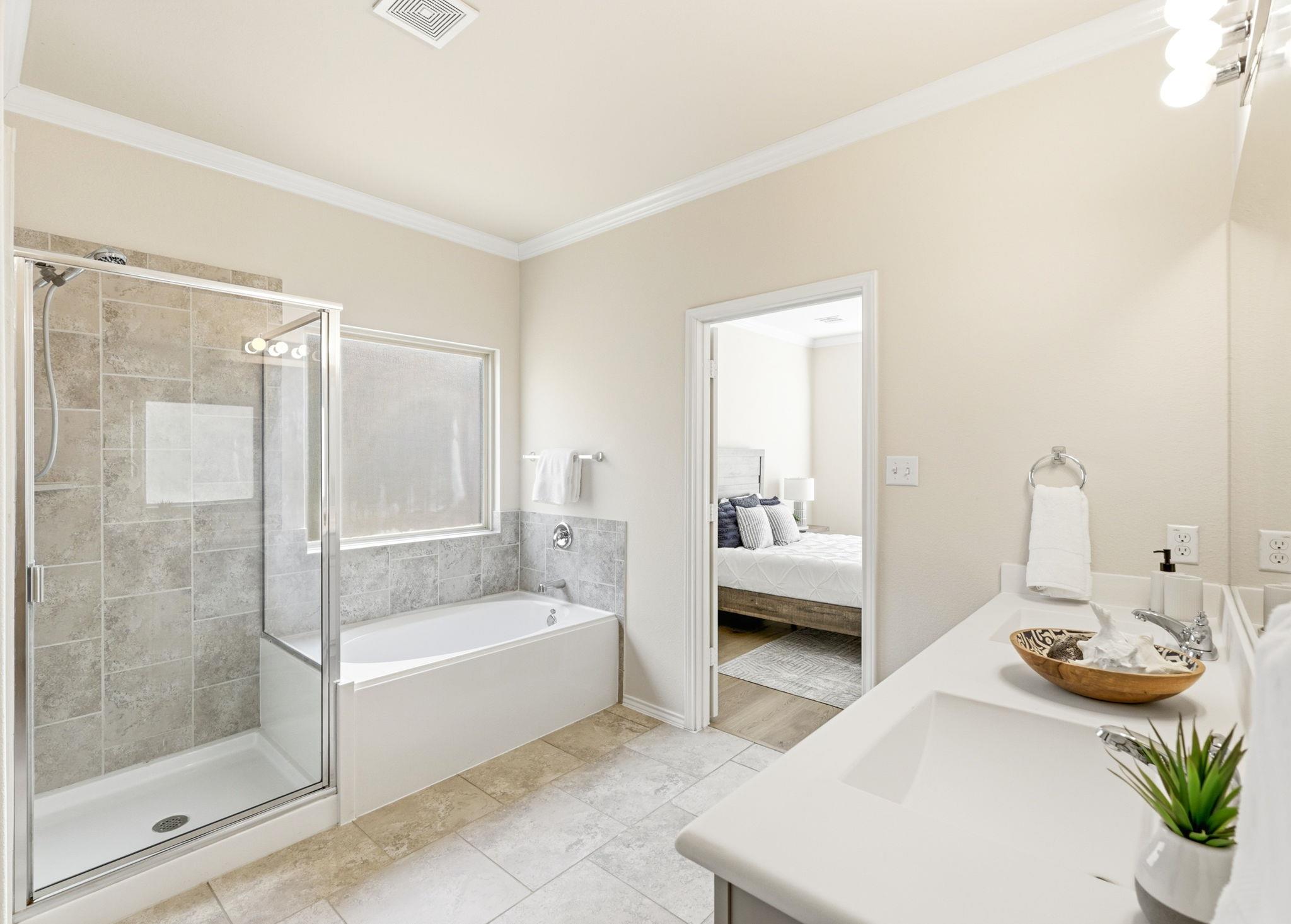 104 Golden Eagle Ln, Leander, TX 78641