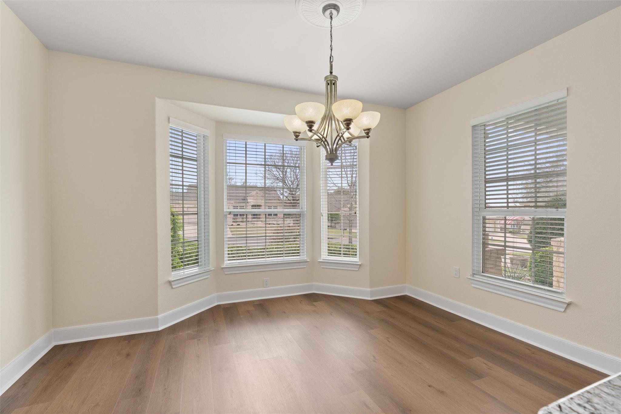 809 Armstrong Dr, Georgetown, TX 78633