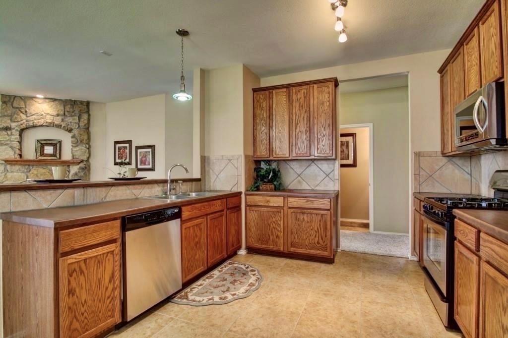 17705 Mahonia Ln, Elgin, TX 78621