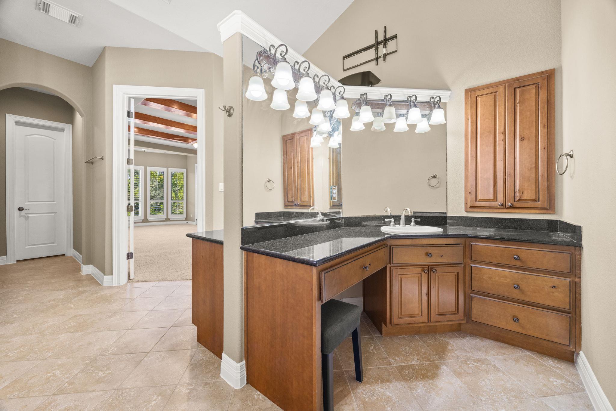 521 Horseback Holw, Austin, TX 78732