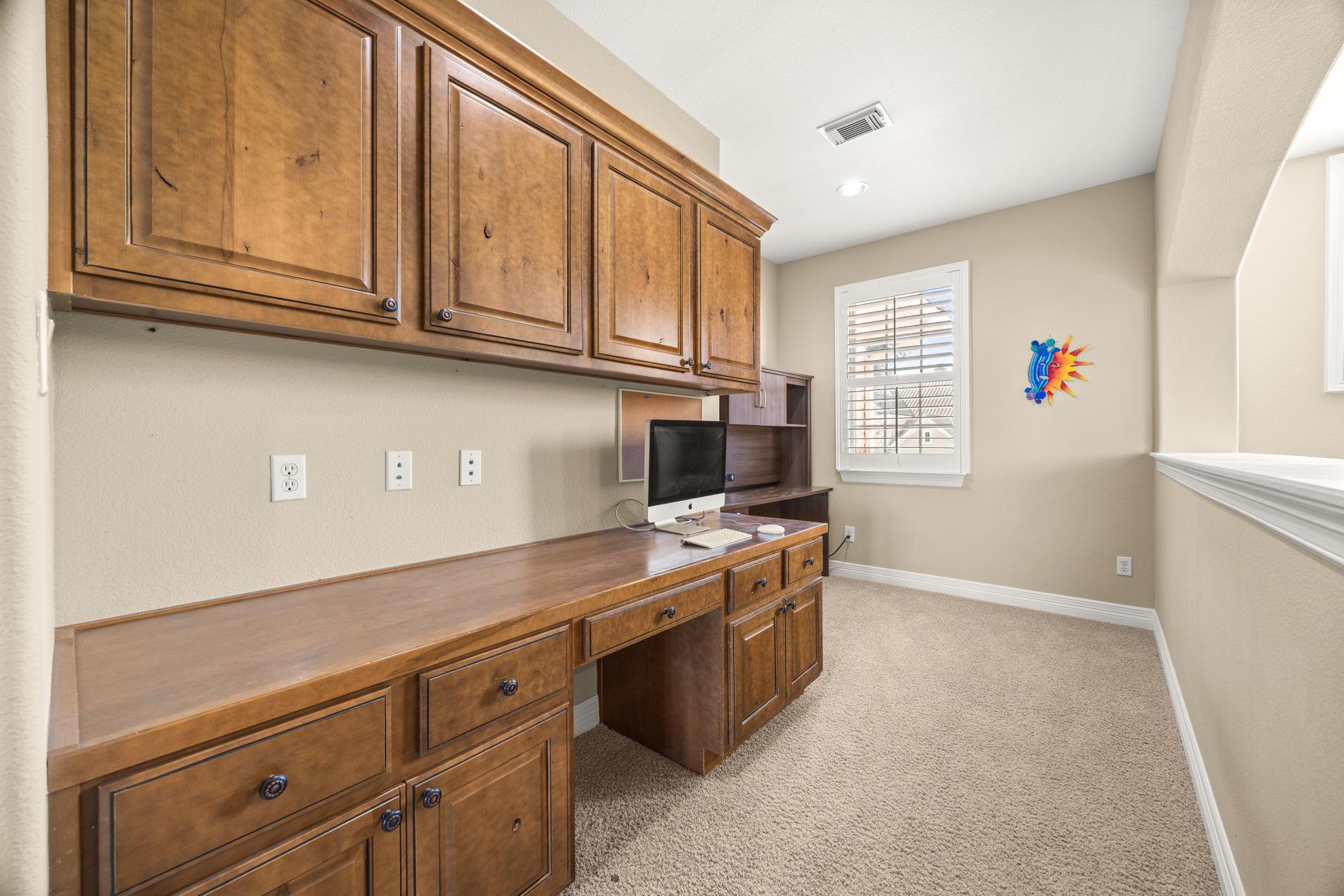 521 Horseback Holw, Austin, TX 78732