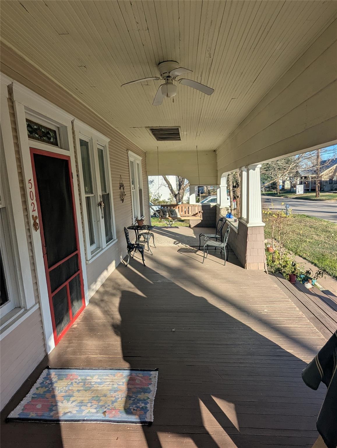 502 W 10th St, Taylor, TX 76574