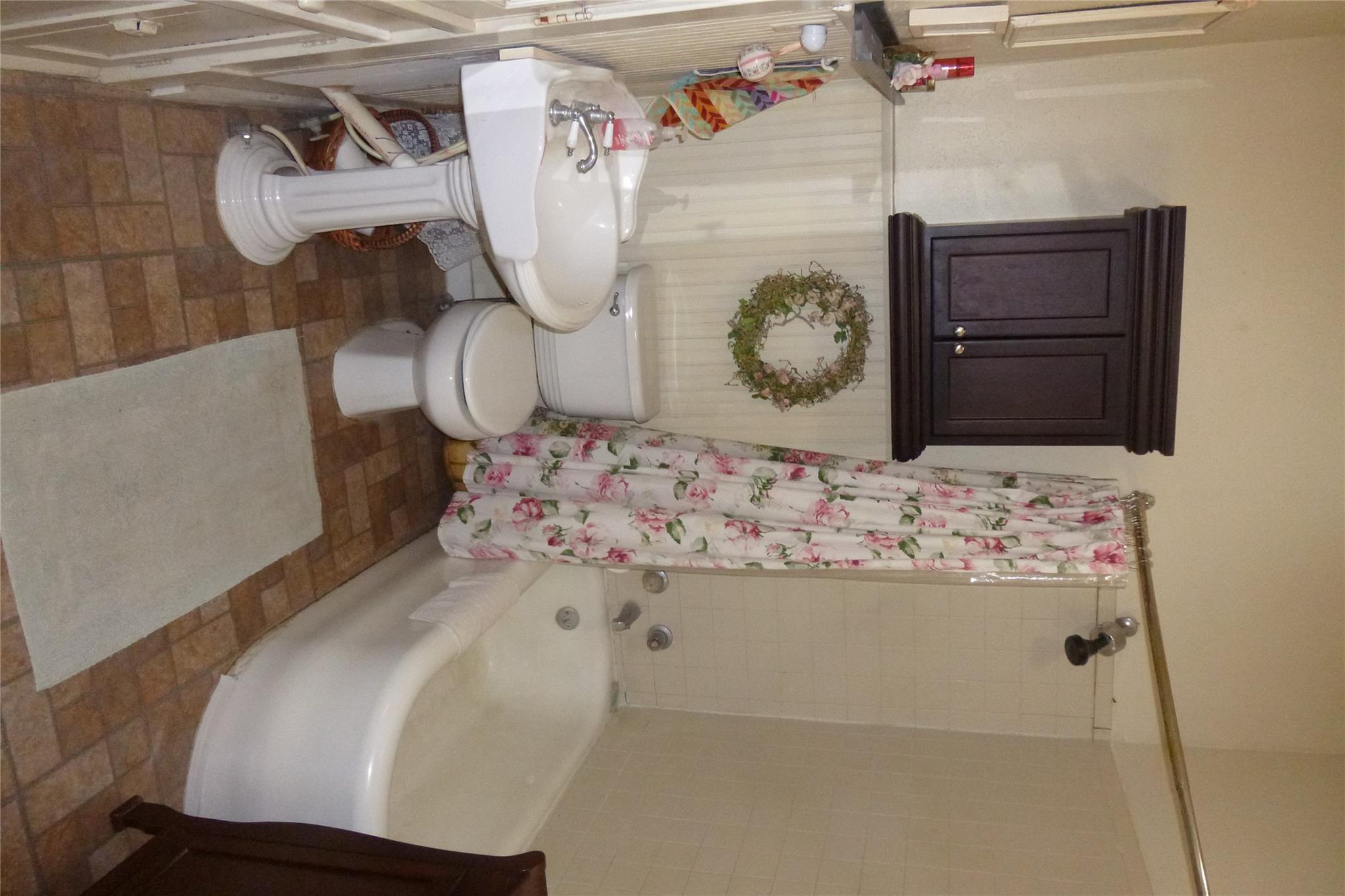 502 W 10th St, Taylor, TX 76574