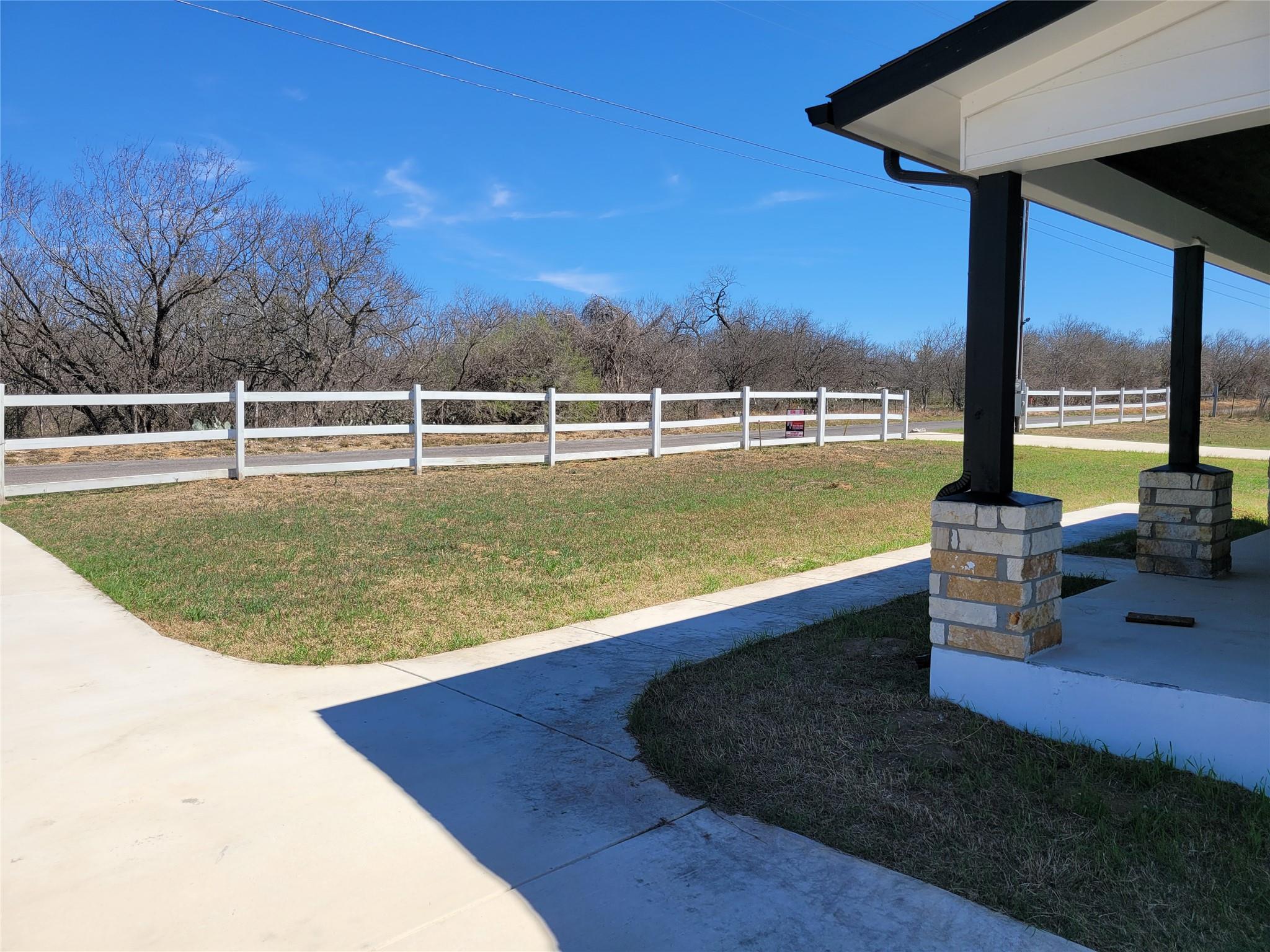 577 County Road 422 Rd, Stockdale, TX 78160