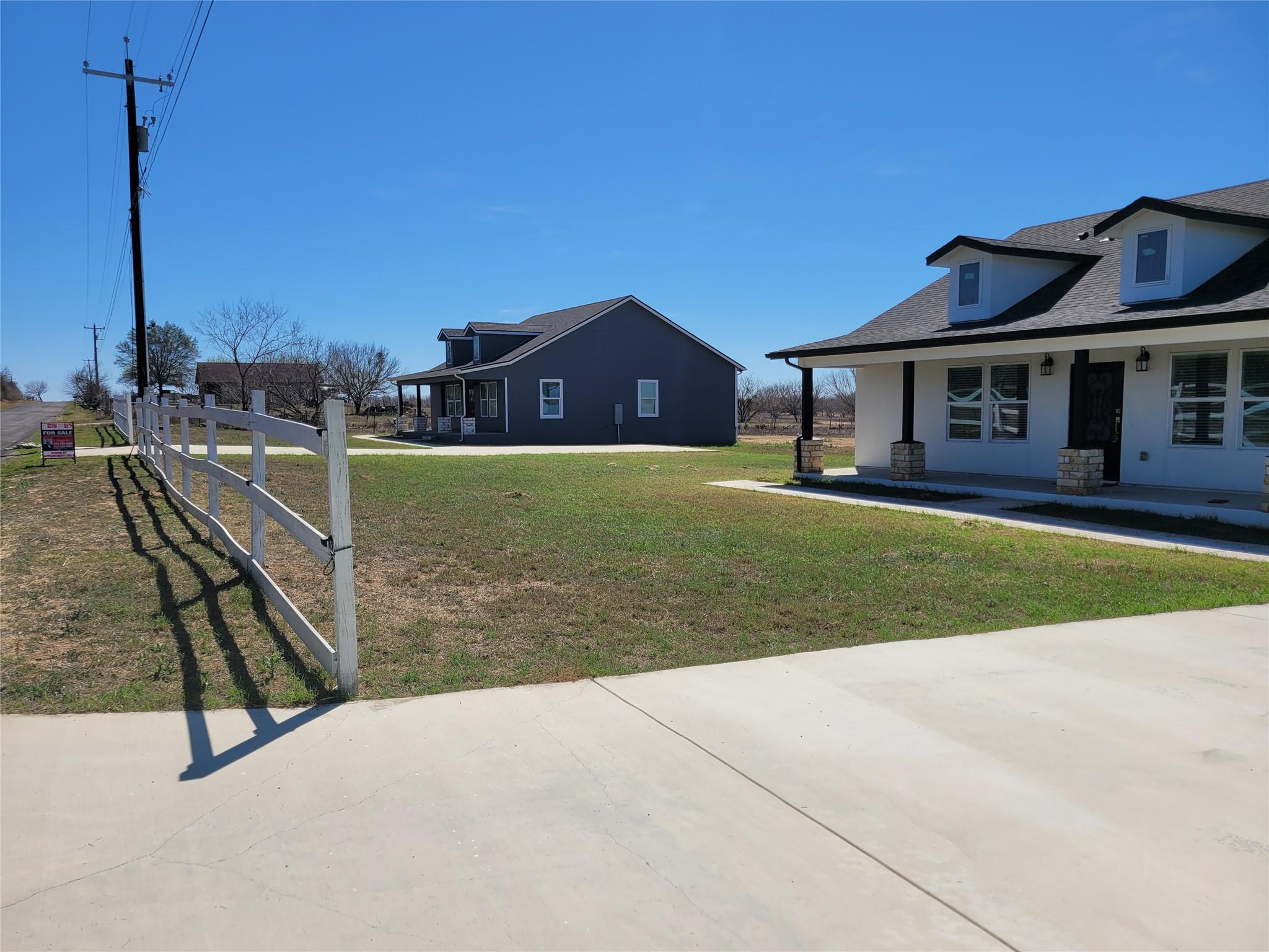 577 County Road 422 Rd, Stockdale, TX 78160