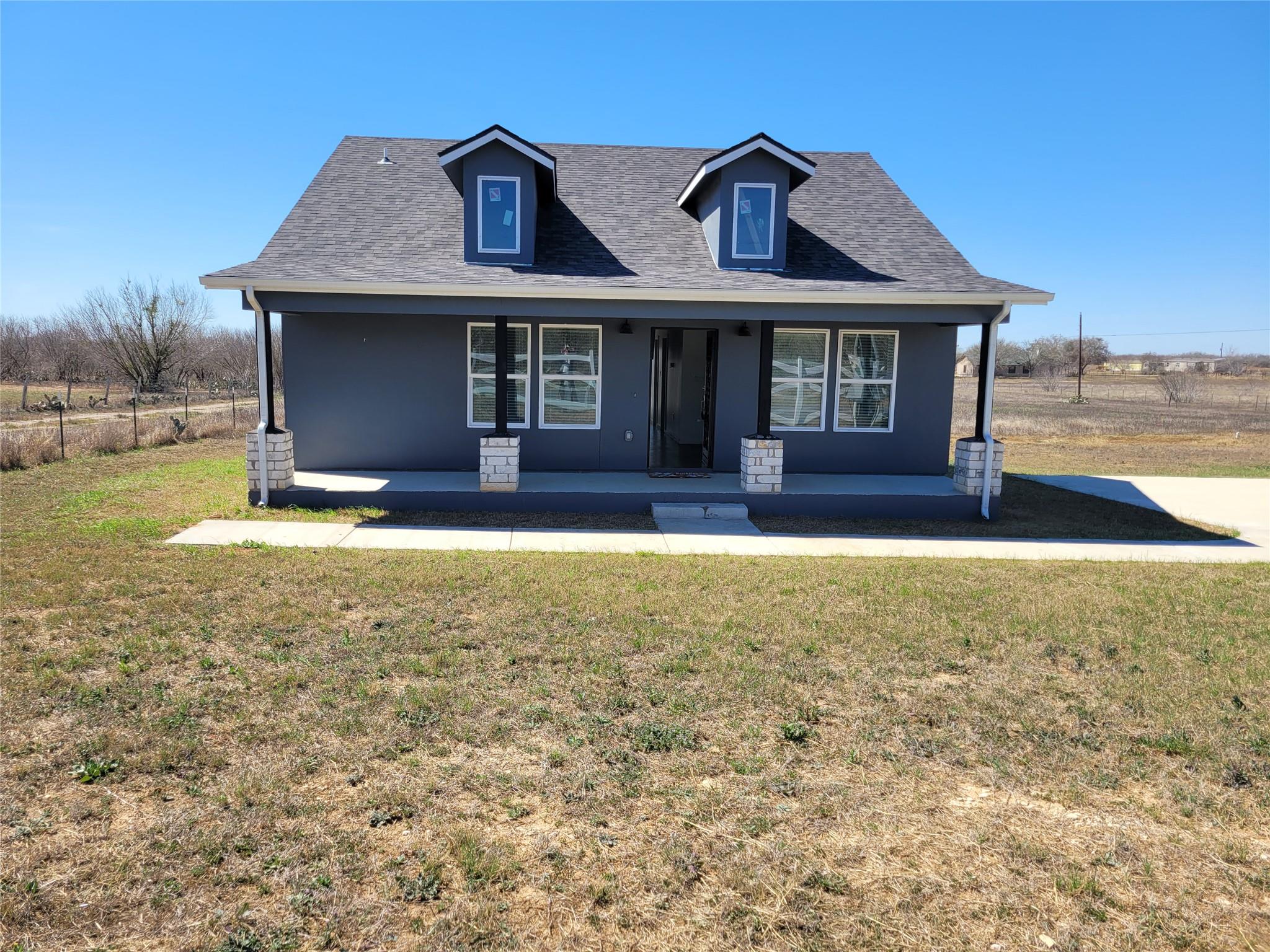 577 County Road 422 Rd, Stockdale, TX 78160