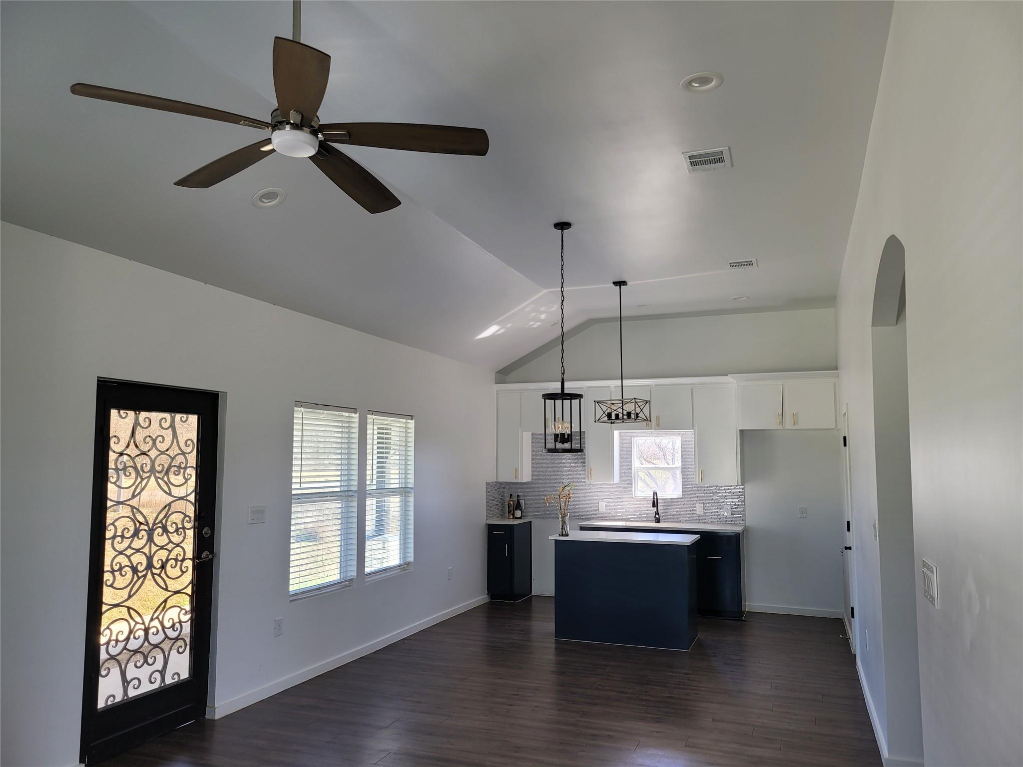 577 County Road 422 Rd, Stockdale, TX 78160