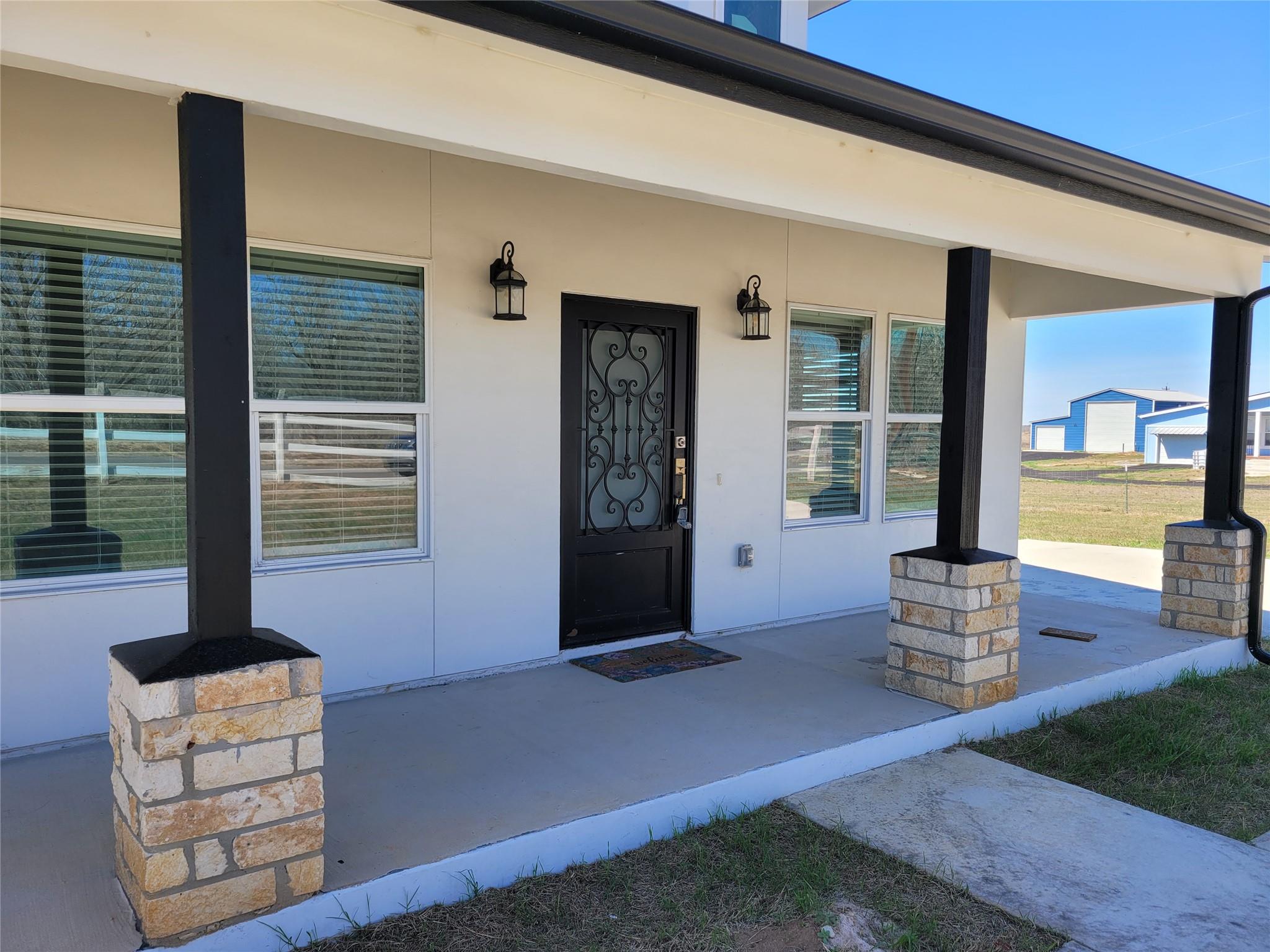 577 County Road 422 Rd, Stockdale, TX 78160