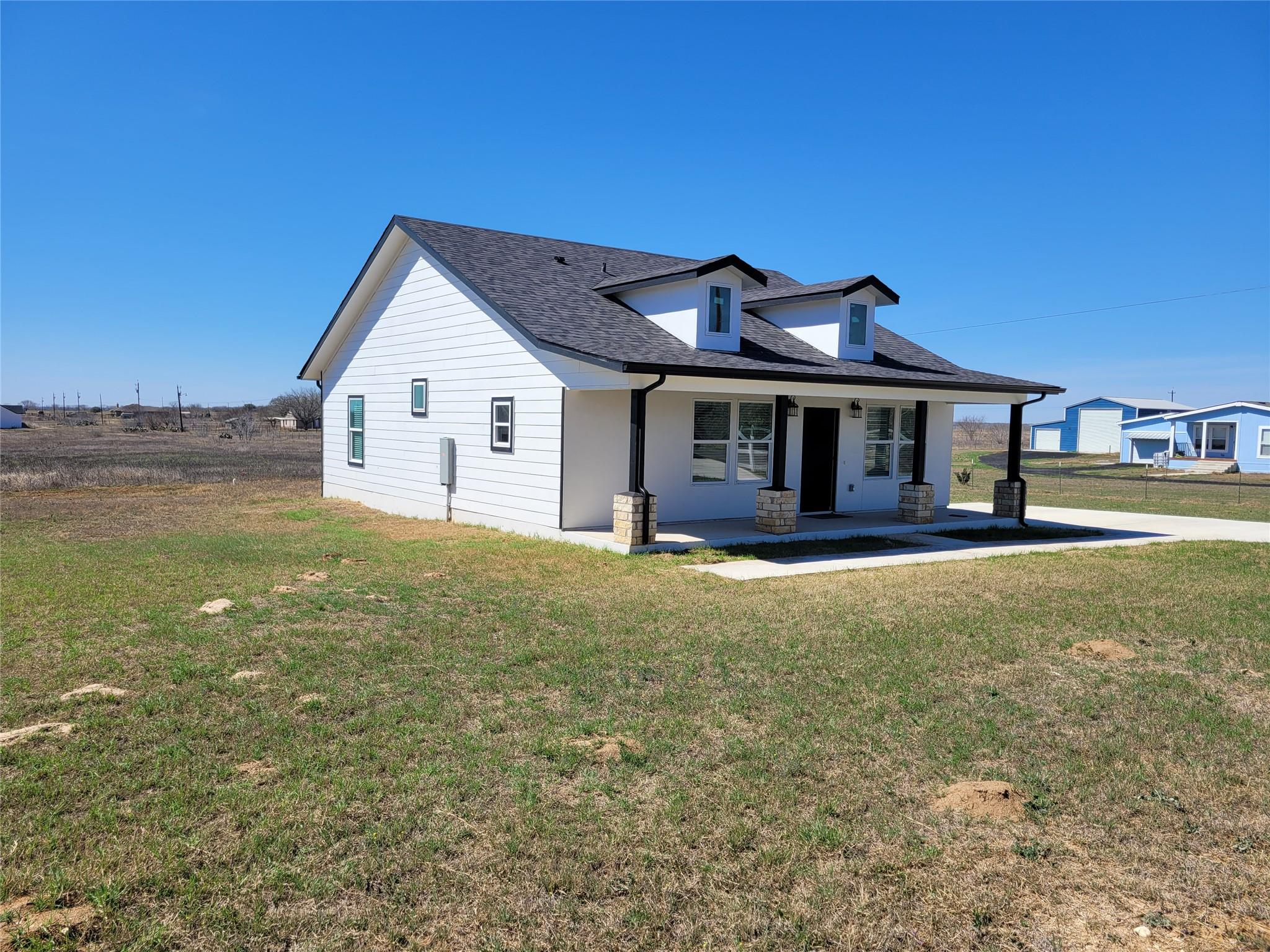 577 County Road 422 Rd, Stockdale, TX 78160