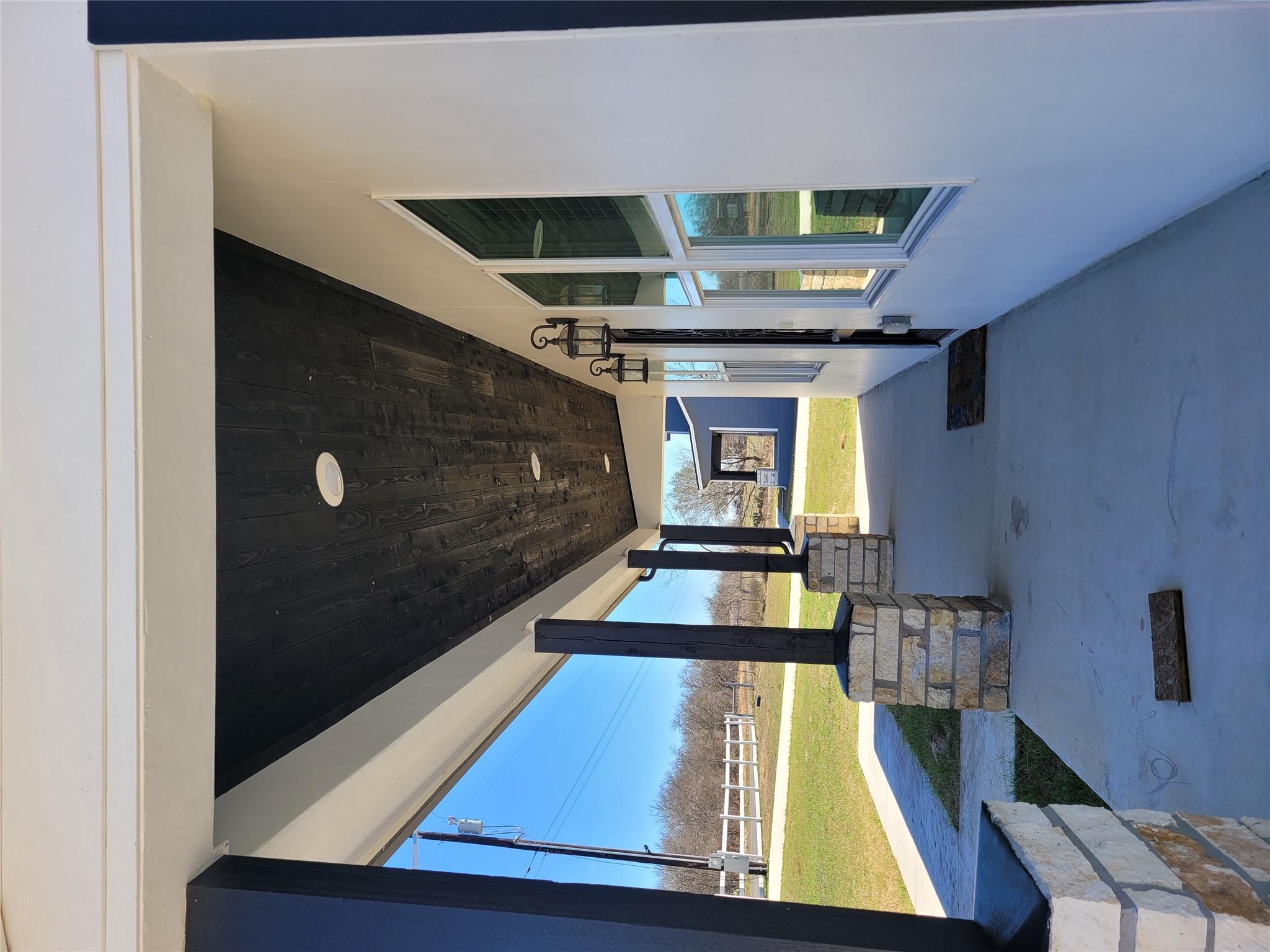 577 County Road 422 Rd, Stockdale, TX 78160