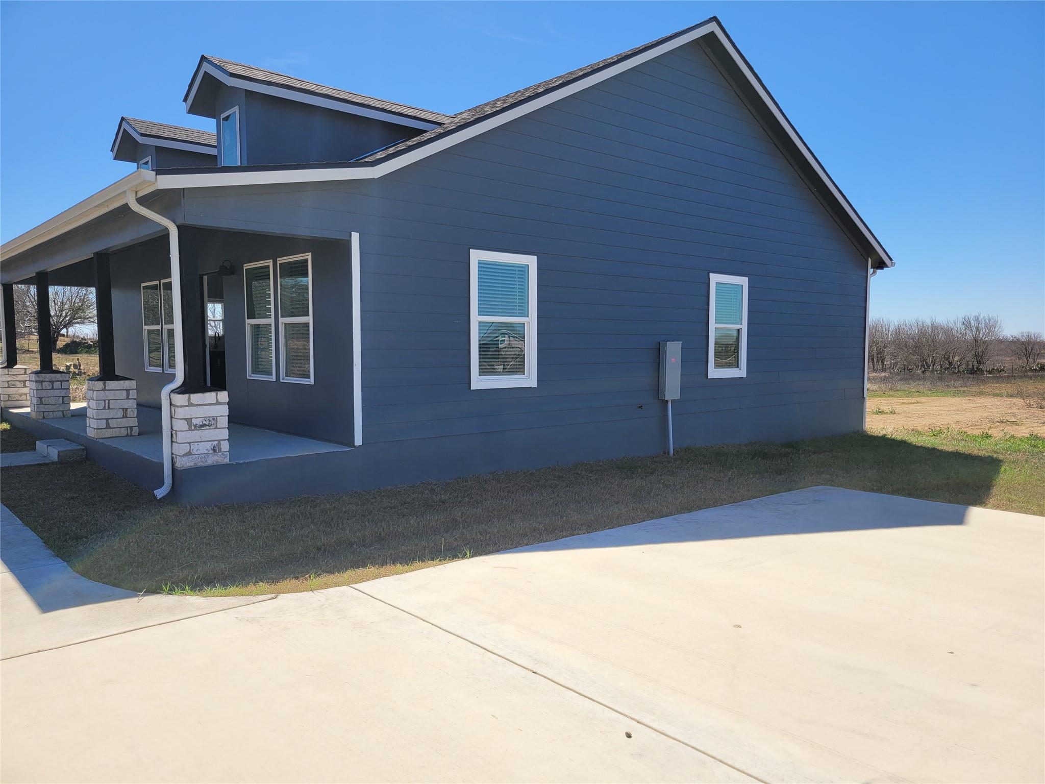 577 County Road 422 Rd, Stockdale, TX 78160