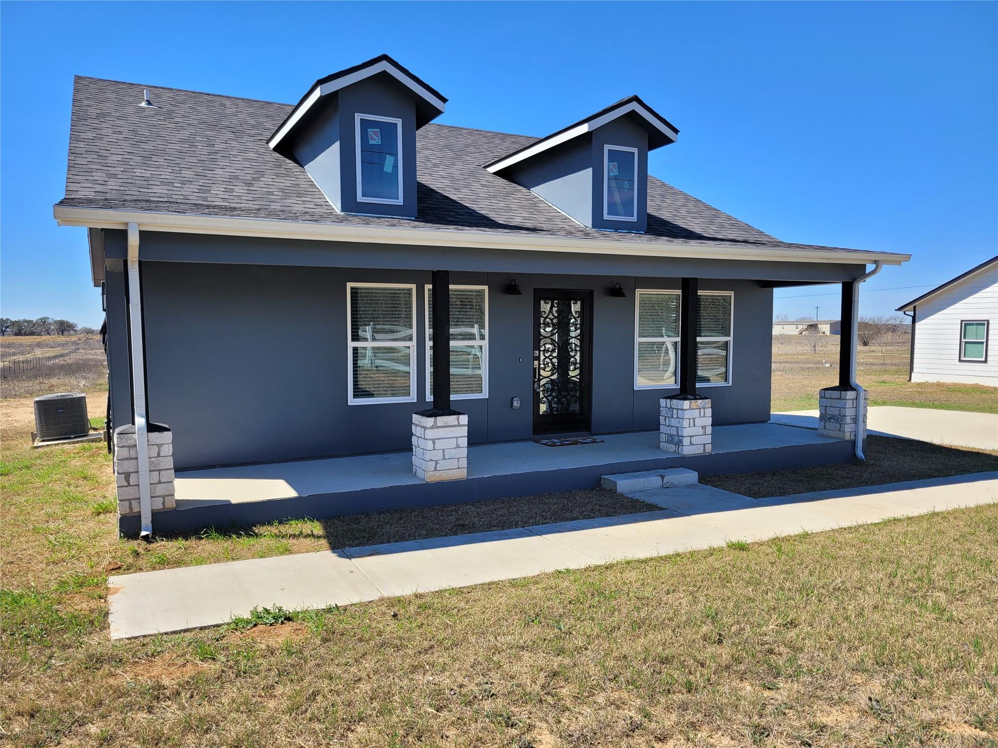 577 County Road 422 Rd, Stockdale, TX 78160