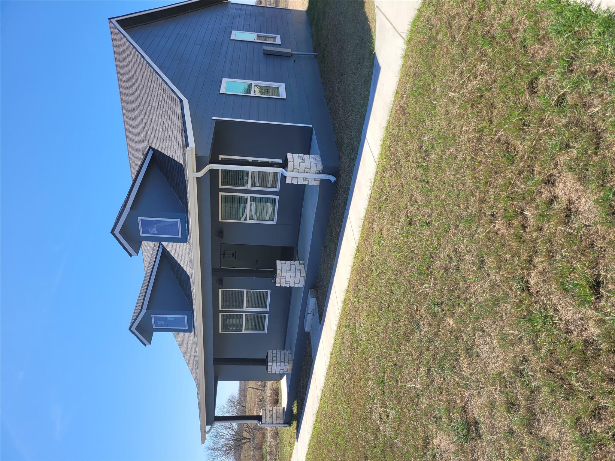 577 County Road 422 Rd, Stockdale, TX 78160