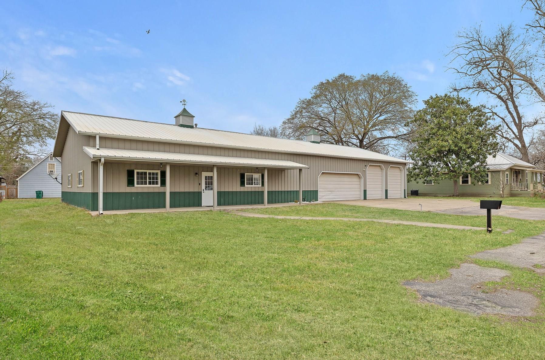 103 Turney St, Smithville, TX 78957