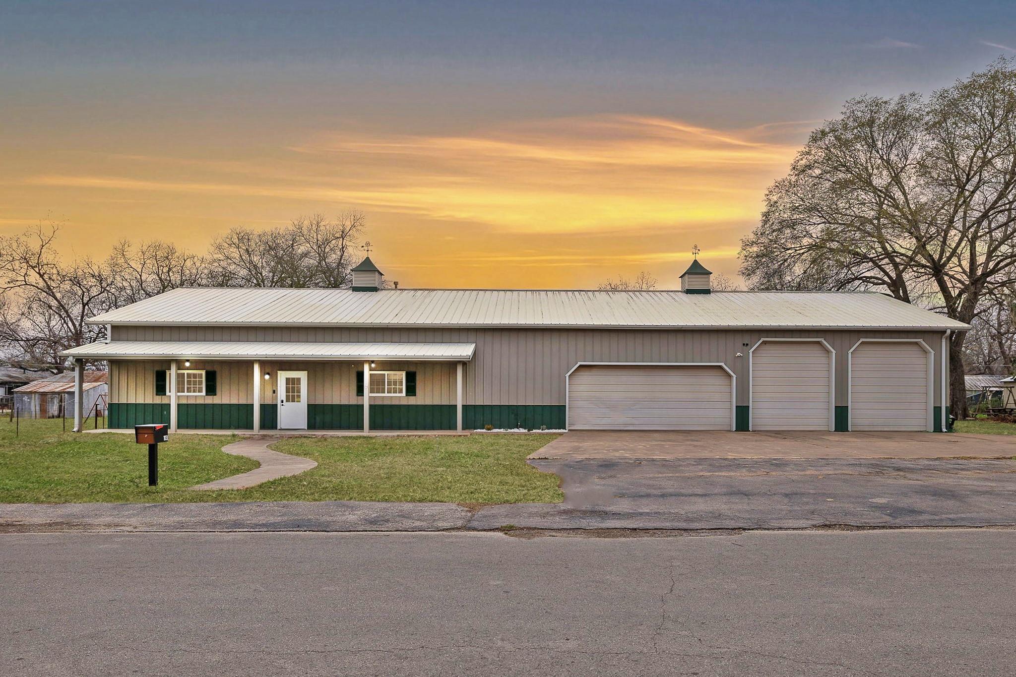 103 Turney St, Smithville, TX 78957