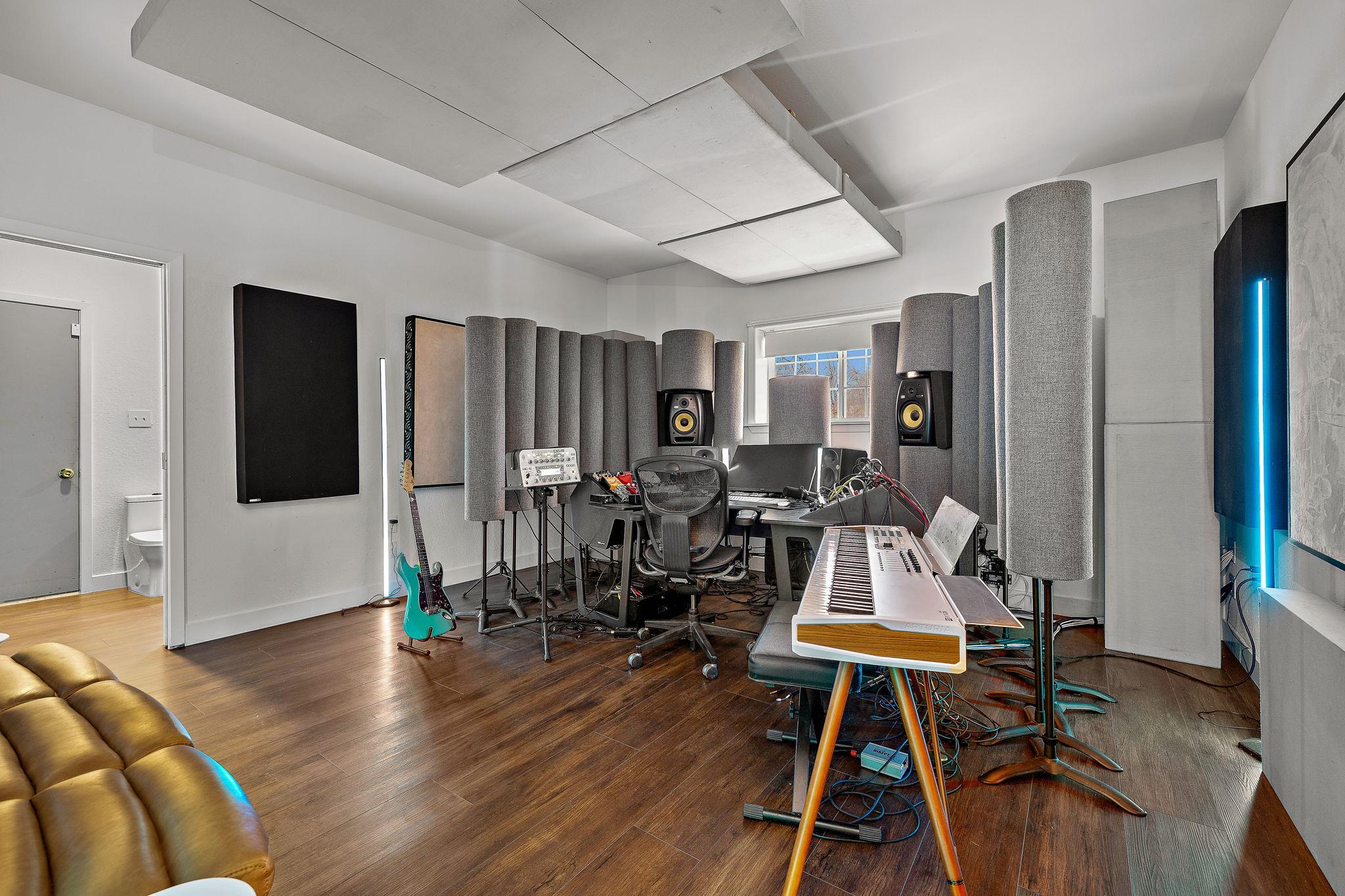 103 Turney St, Smithville, TX 78957