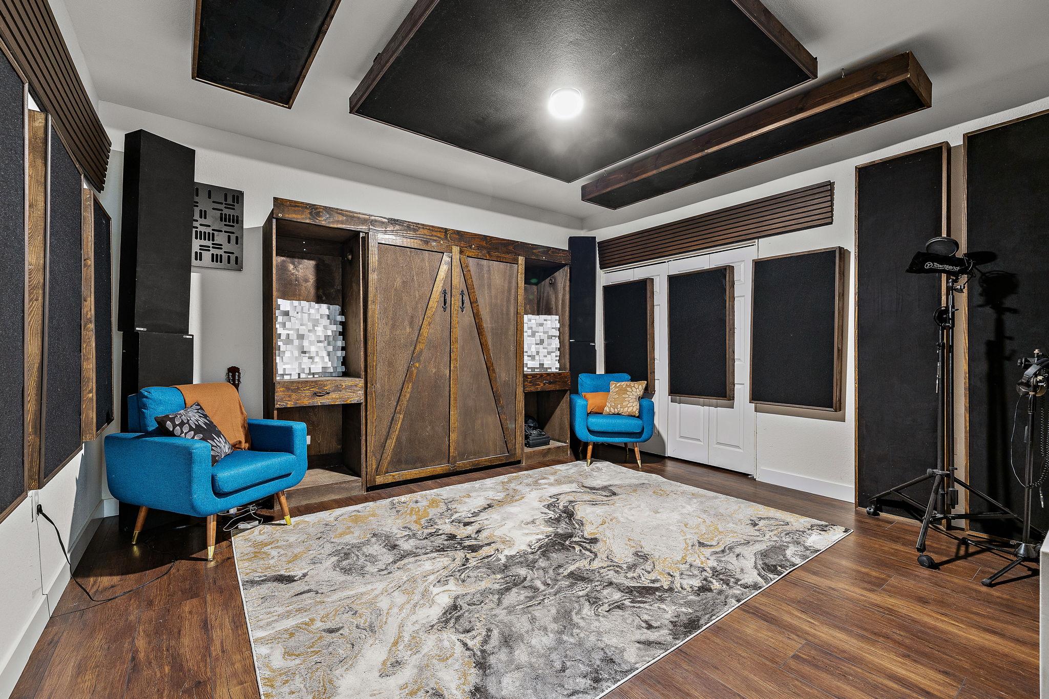 103 Turney St, Smithville, TX 78957