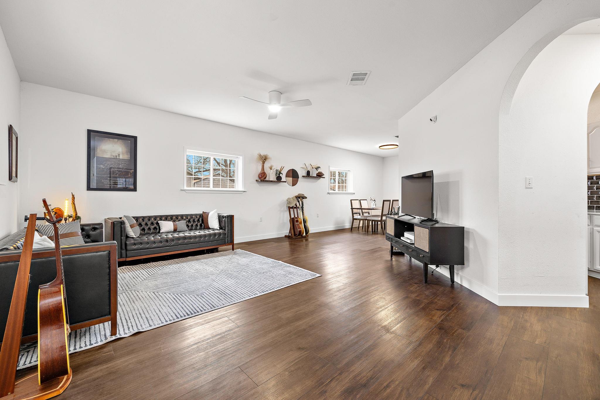 103 Turney St, Smithville, TX 78957