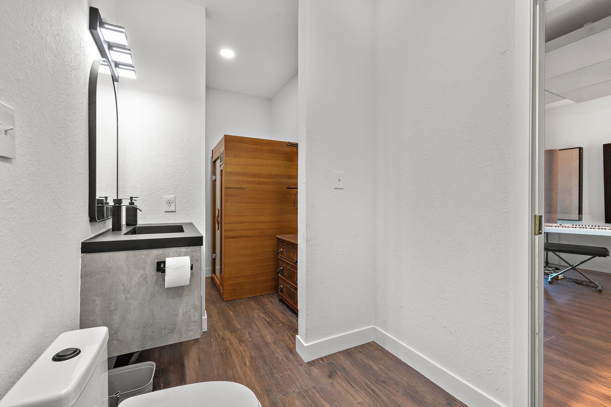 103 Turney St, Smithville, TX 78957