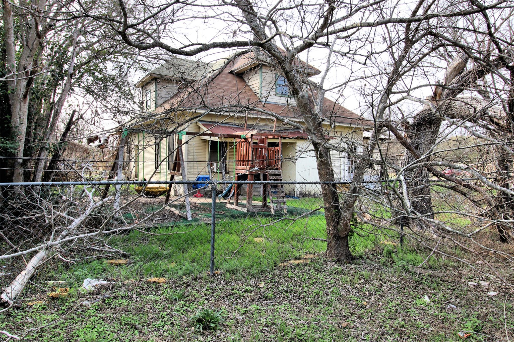 402 Trinity St, Lockhart, TX 78644