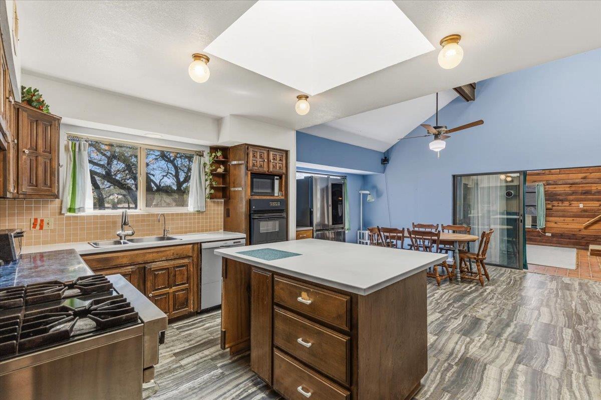 280 Cole Dr, Liberty Hill, TX 78642