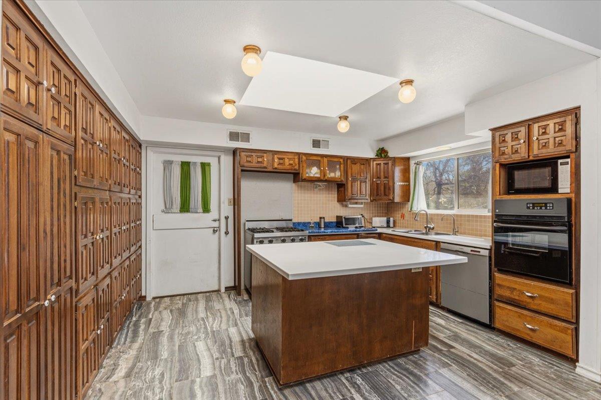 280 Cole Dr, Liberty Hill, TX 78642