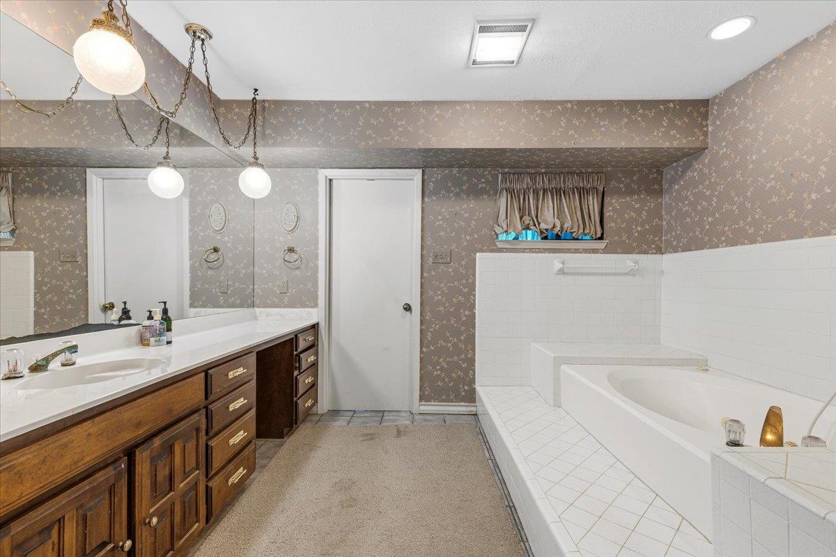 280 Cole Dr, Liberty Hill, TX 78642