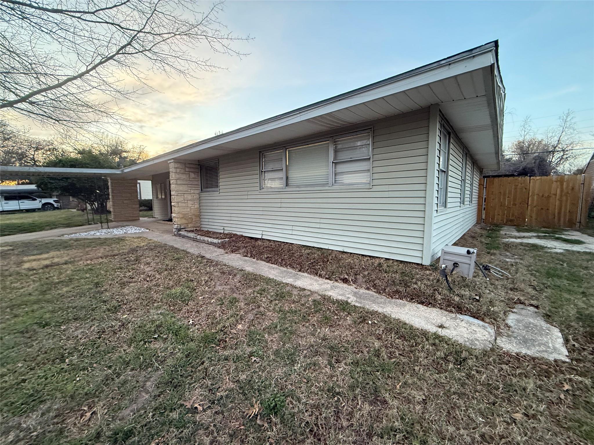 1404 Alcoa Ave, Rockdale, TX 76567
