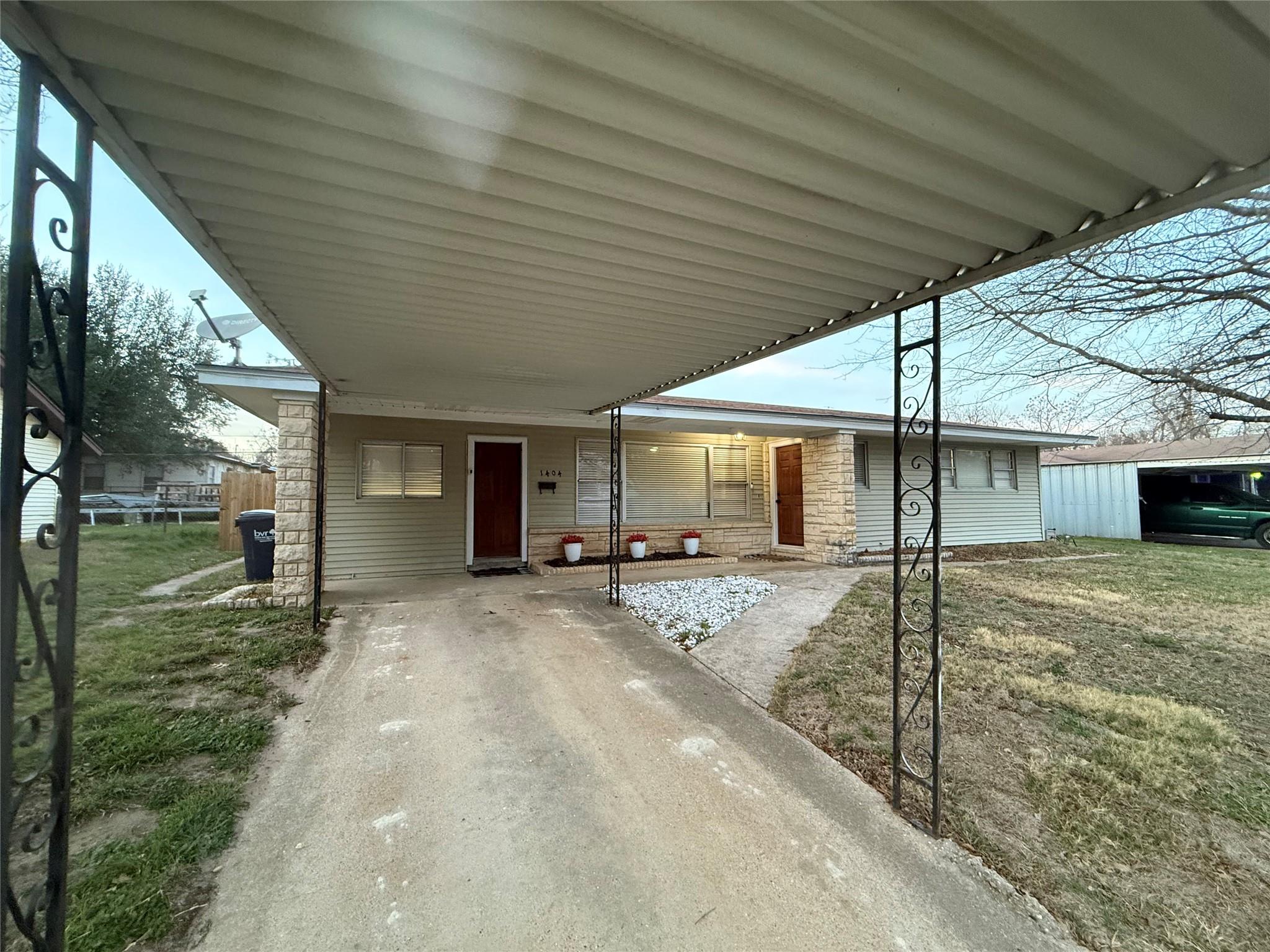 1404 Alcoa Ave, Rockdale, TX 76567