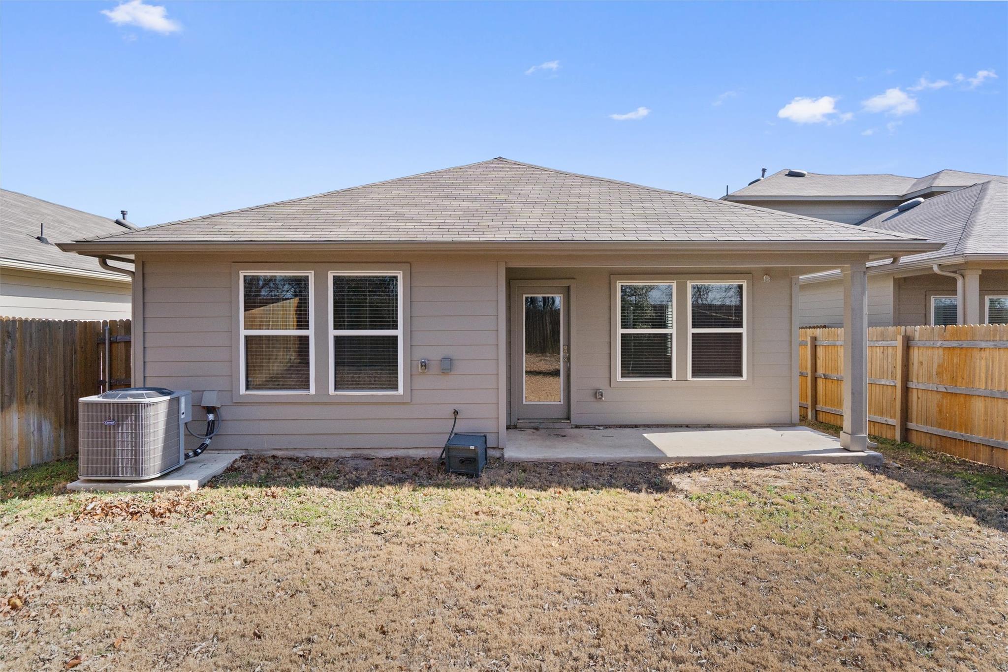 352 Sickle Loop, Uhland, TX 78640