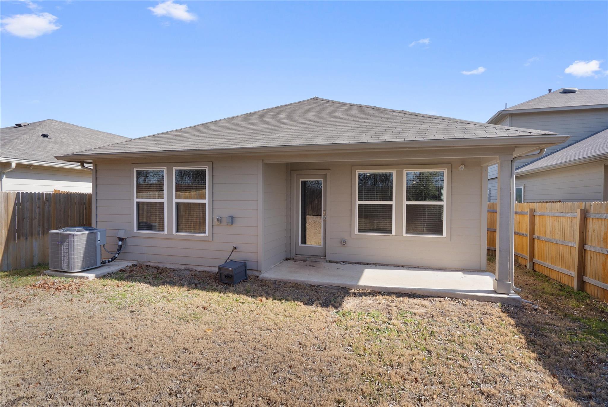 352 Sickle Loop, Uhland, TX 78640