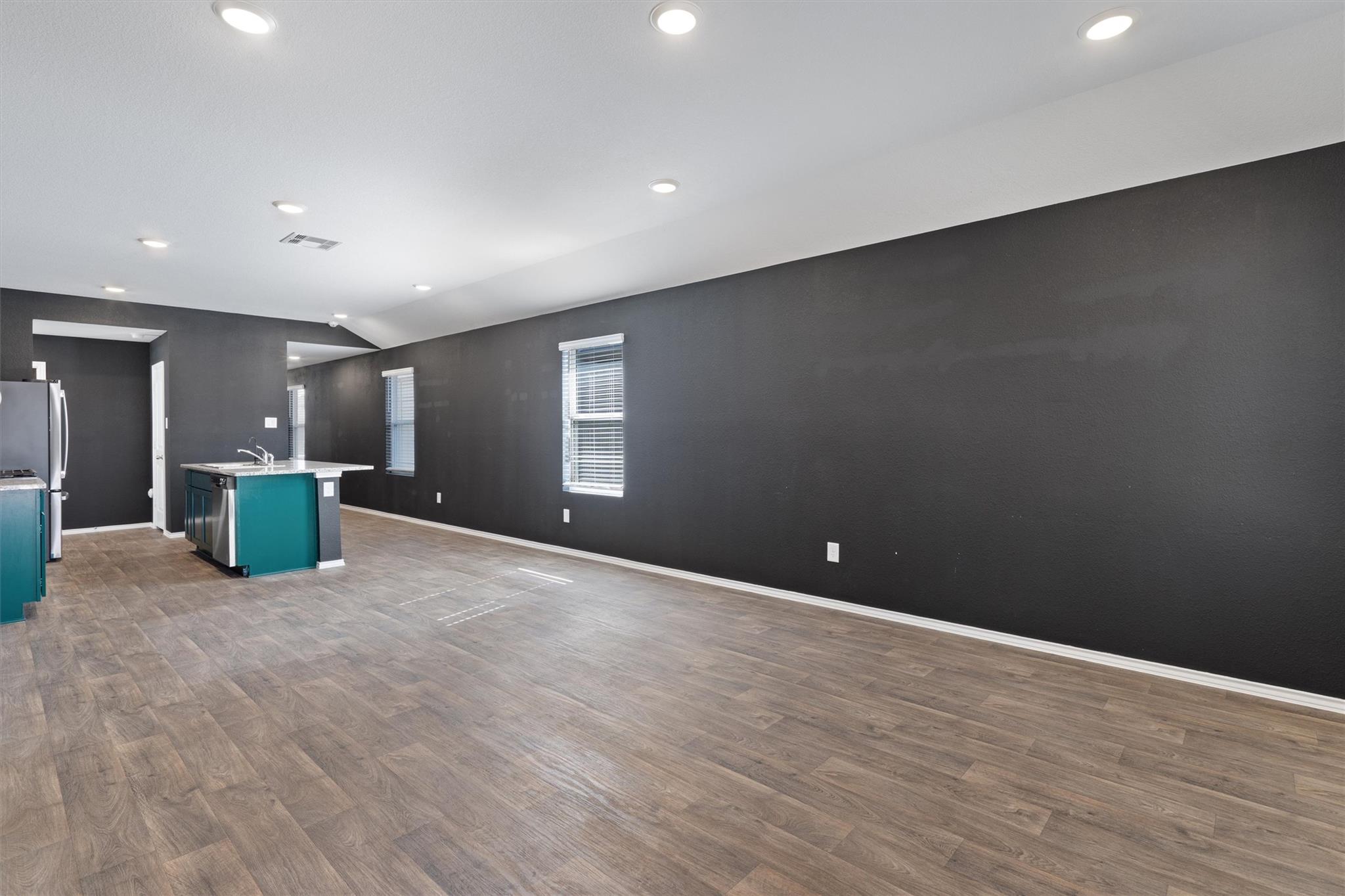 352 Sickle Loop, Uhland, TX 78640