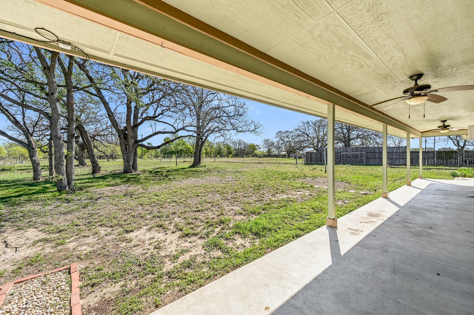 100 Acorn Trl, Cedar Creek, TX 78612