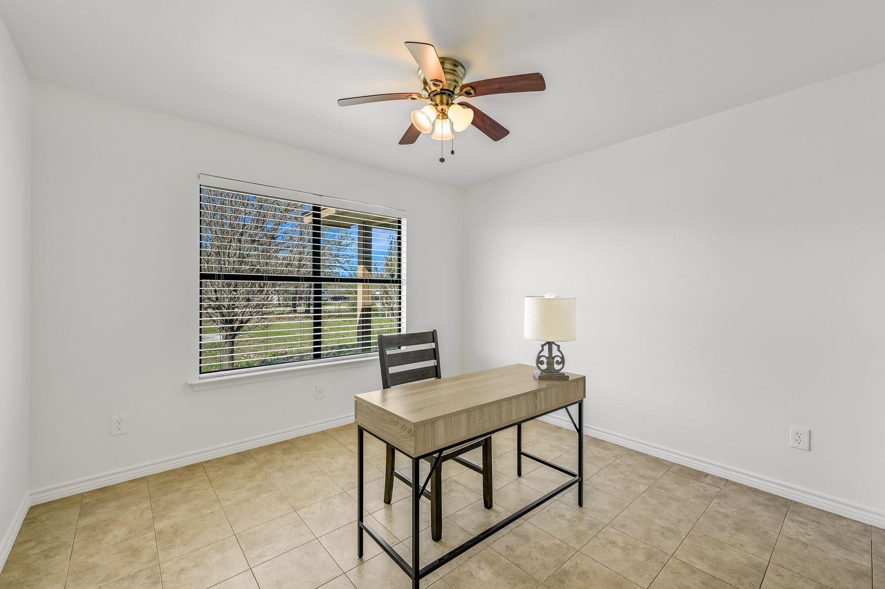 100 Acorn Trl, Cedar Creek, TX 78612