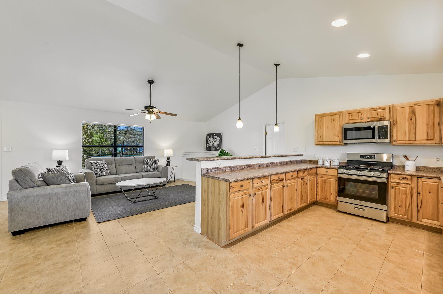 100 Acorn Trl, Cedar Creek, TX 78612