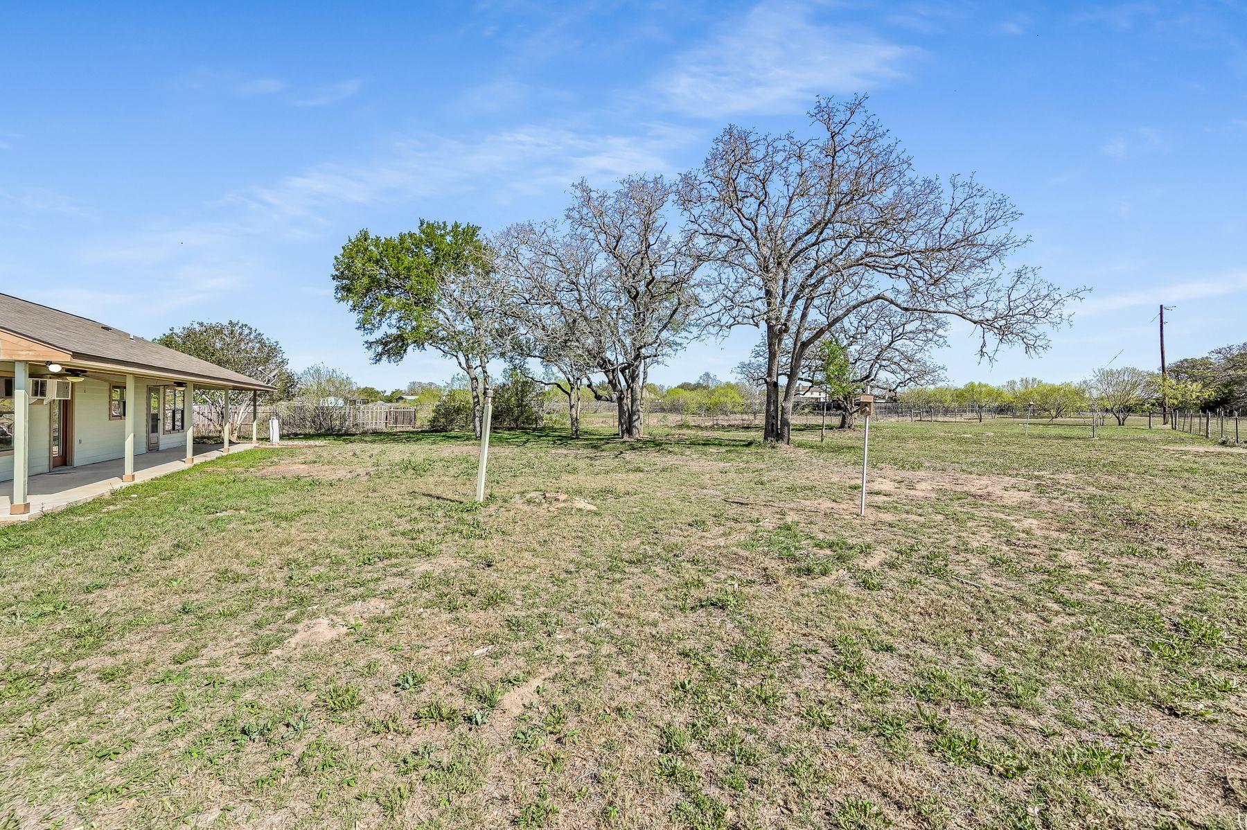 100 Acorn Trl, Cedar Creek, TX 78612