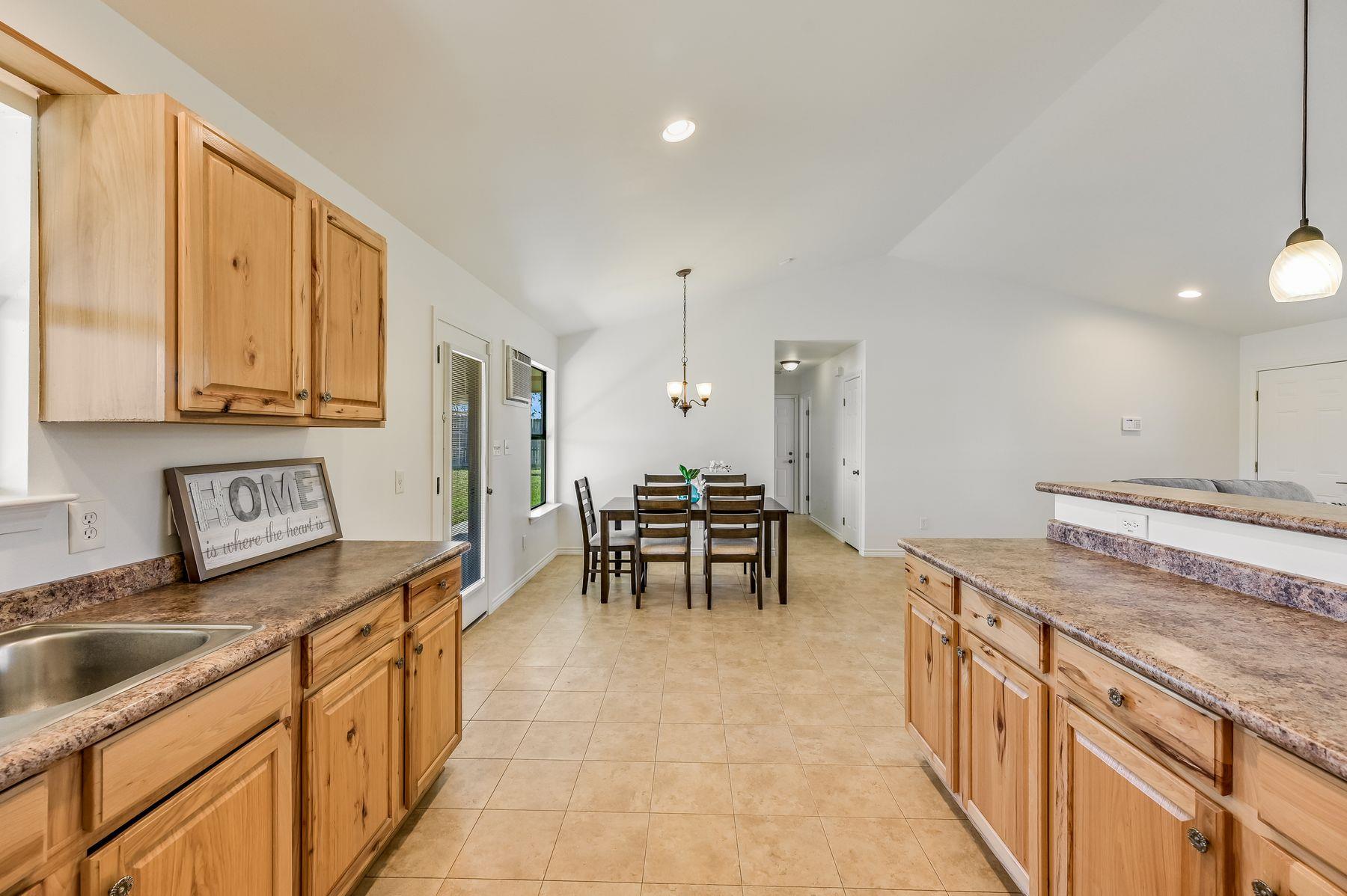 100 Acorn Trl, Cedar Creek, TX 78612