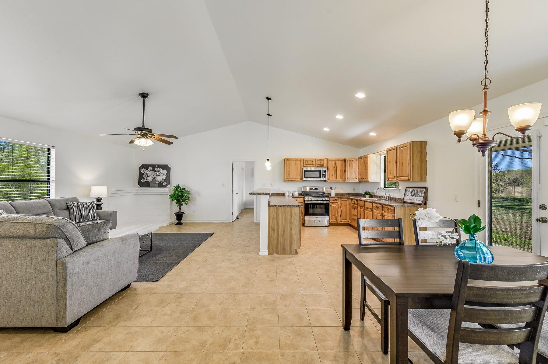 100 Acorn Trl, Cedar Creek, TX 78612