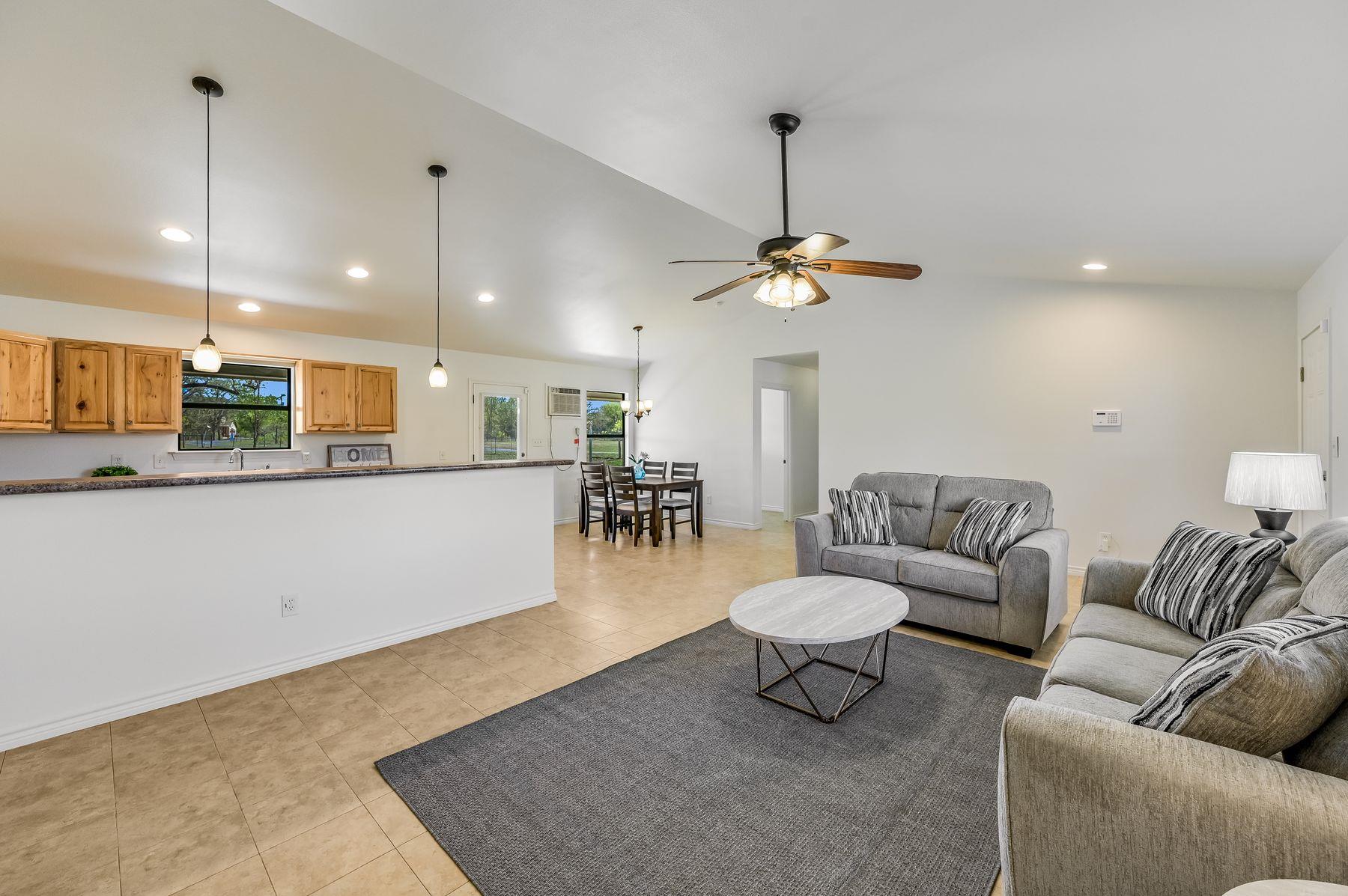 100 Acorn Trl, Cedar Creek, TX 78612