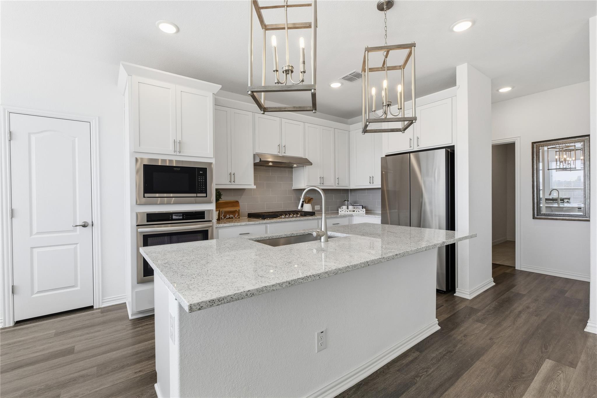 316 Clearlake Dr, Hutto, TX 78634