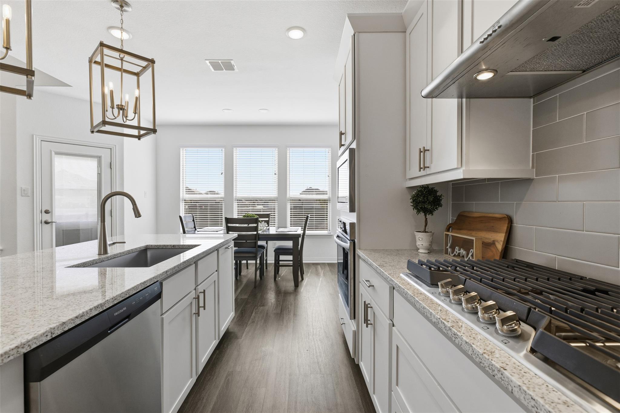 316 Clearlake Dr, Hutto, TX 78634