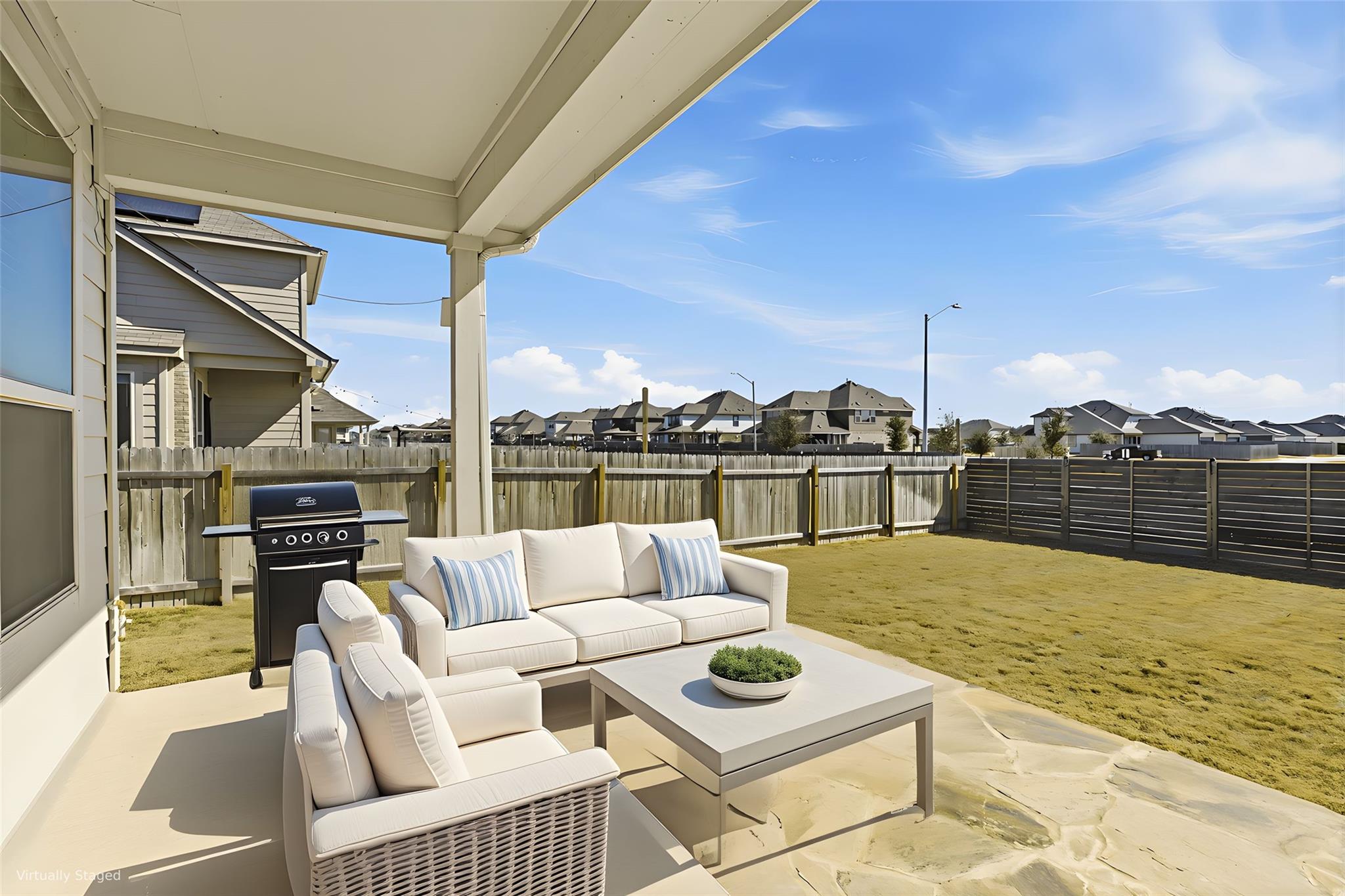 316 Clearlake Dr, Hutto, TX 78634