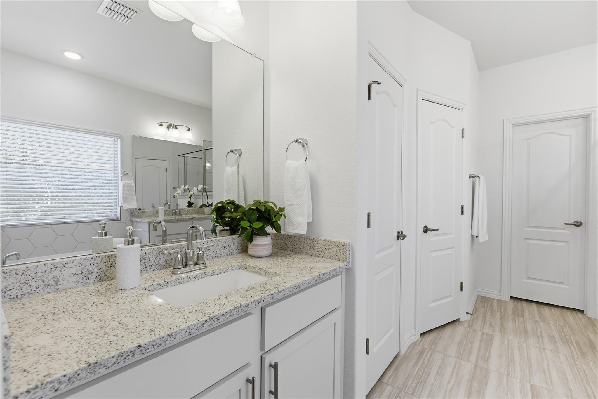 316 Clearlake Dr, Hutto, TX 78634