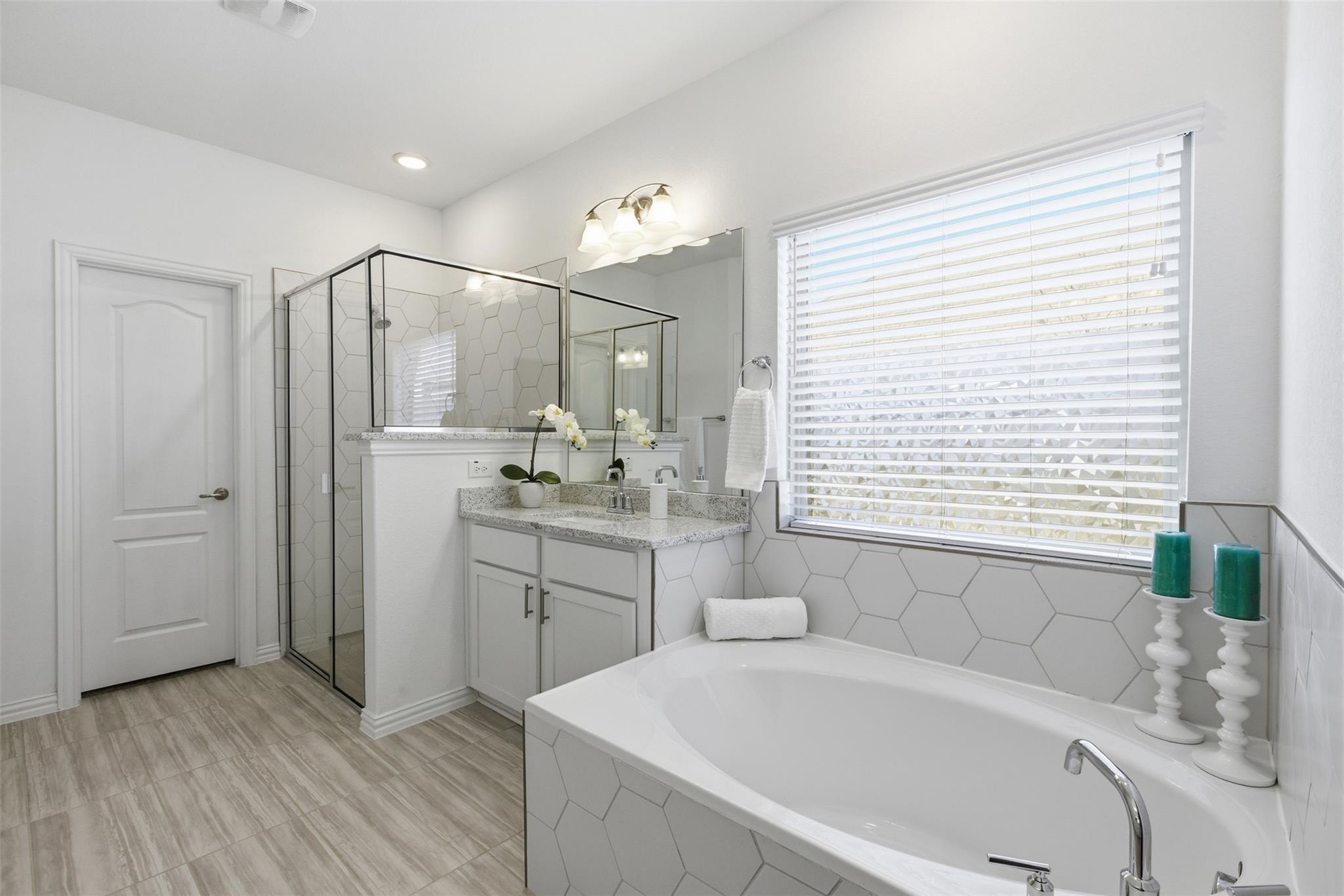 316 Clearlake Dr, Hutto, TX 78634