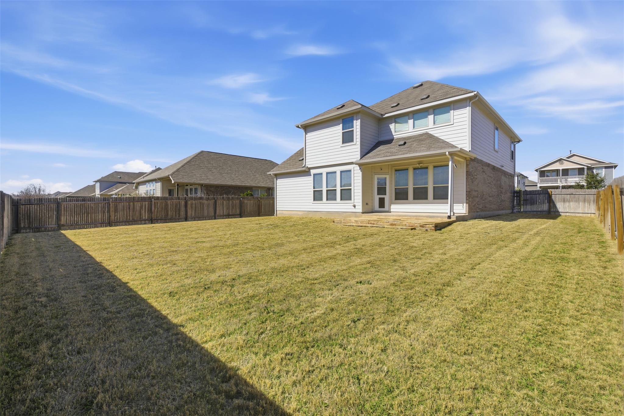 316 Clearlake Dr, Hutto, TX 78634