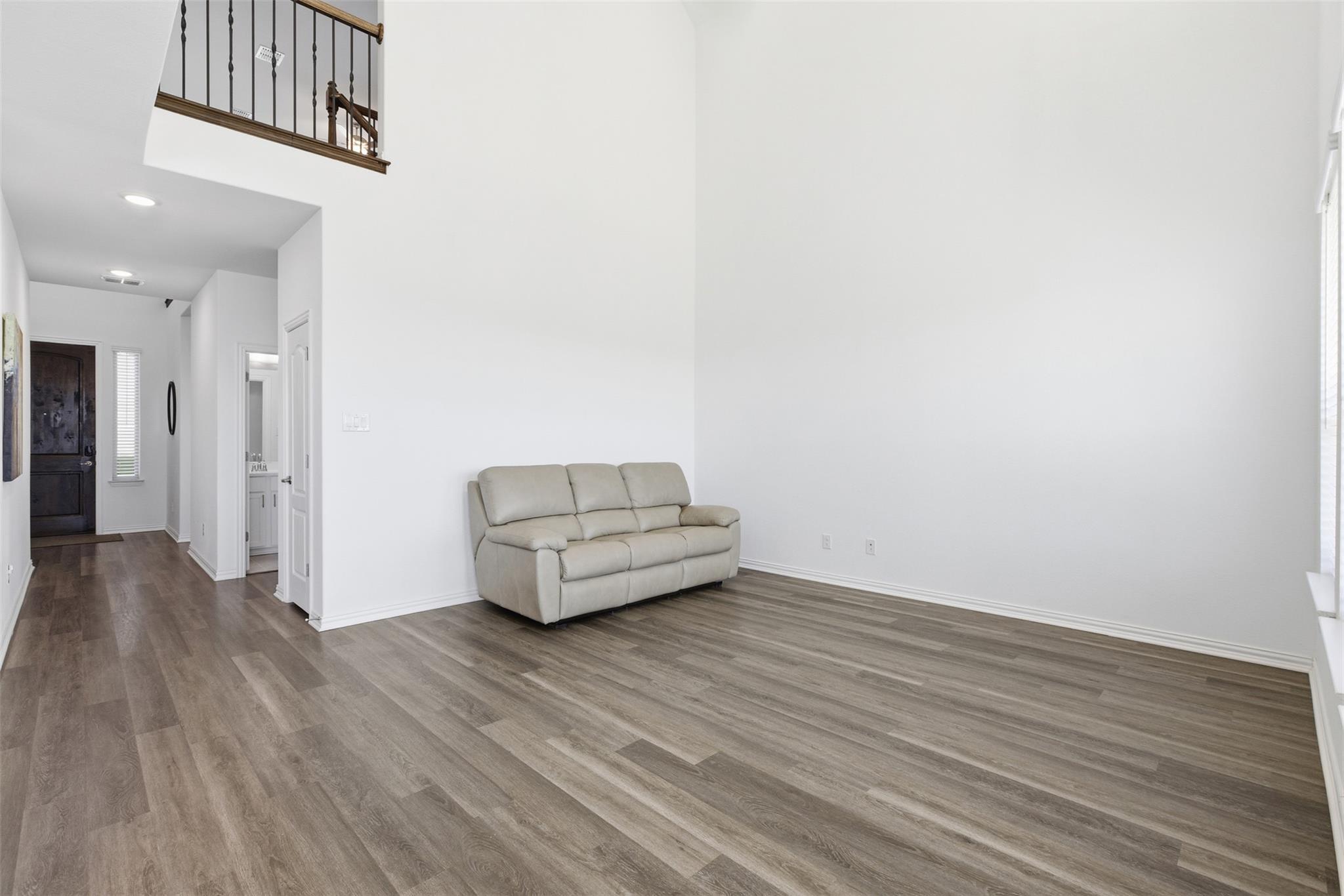 316 Clearlake Dr, Hutto, TX 78634