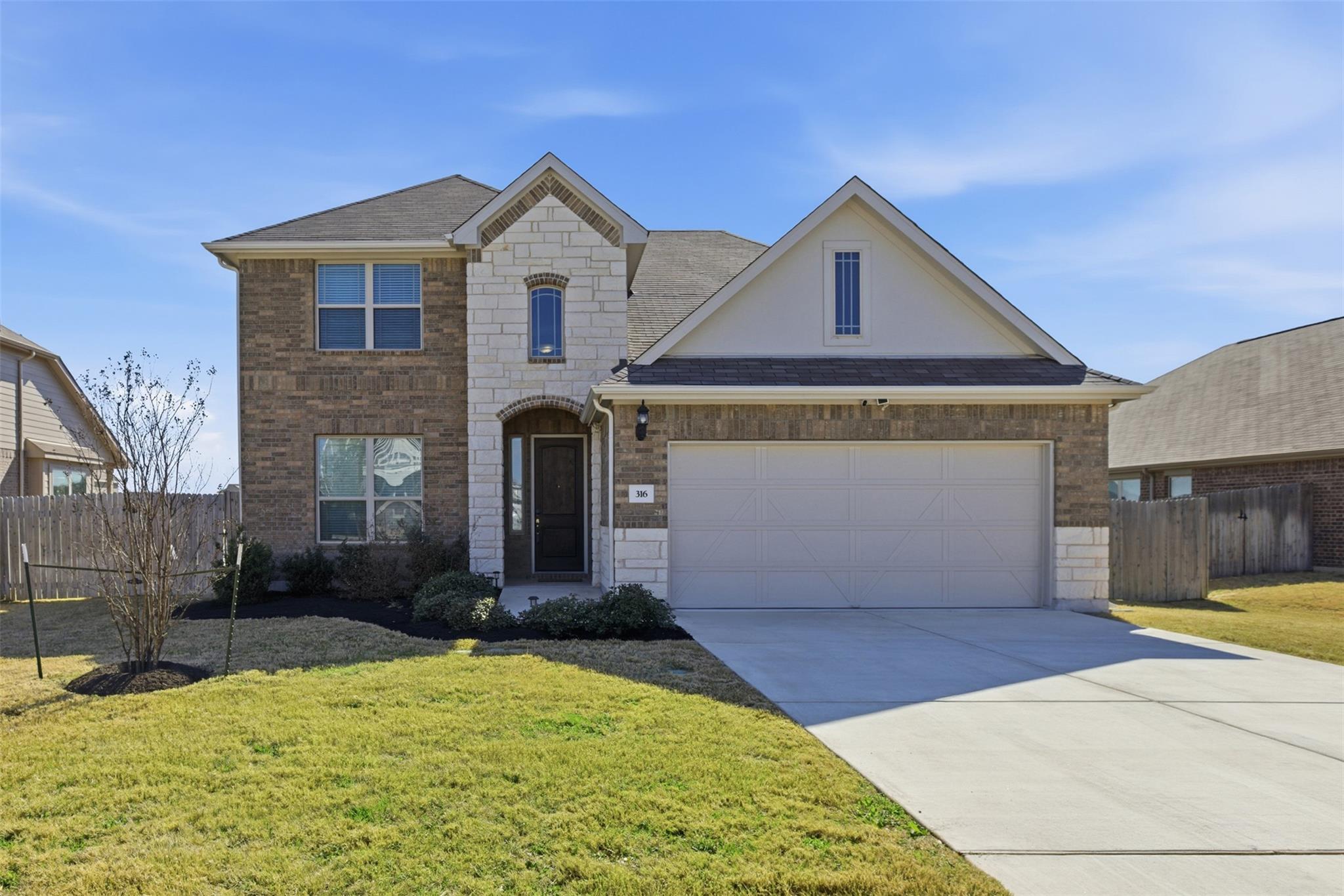 316 Clearlake Dr, Hutto, TX 78634